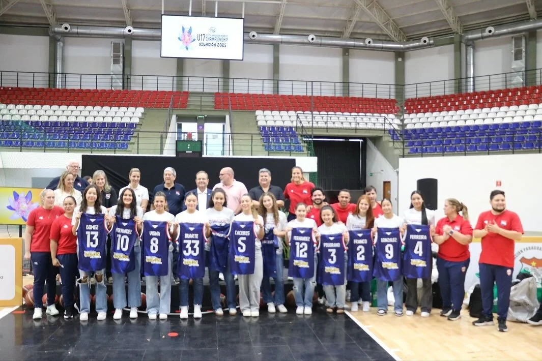 🏀 Se realiz&oacute; este jueves en el COP, la presentaci&oacute;n oficial del #TeamParaguay 🇵🇾 de Baloncesto Femenino y entrega de indumentarias, de cara al Sudamericano U17 FIBA Asunci&oacute;n 2025 ⛹🏻&zwj;♀️