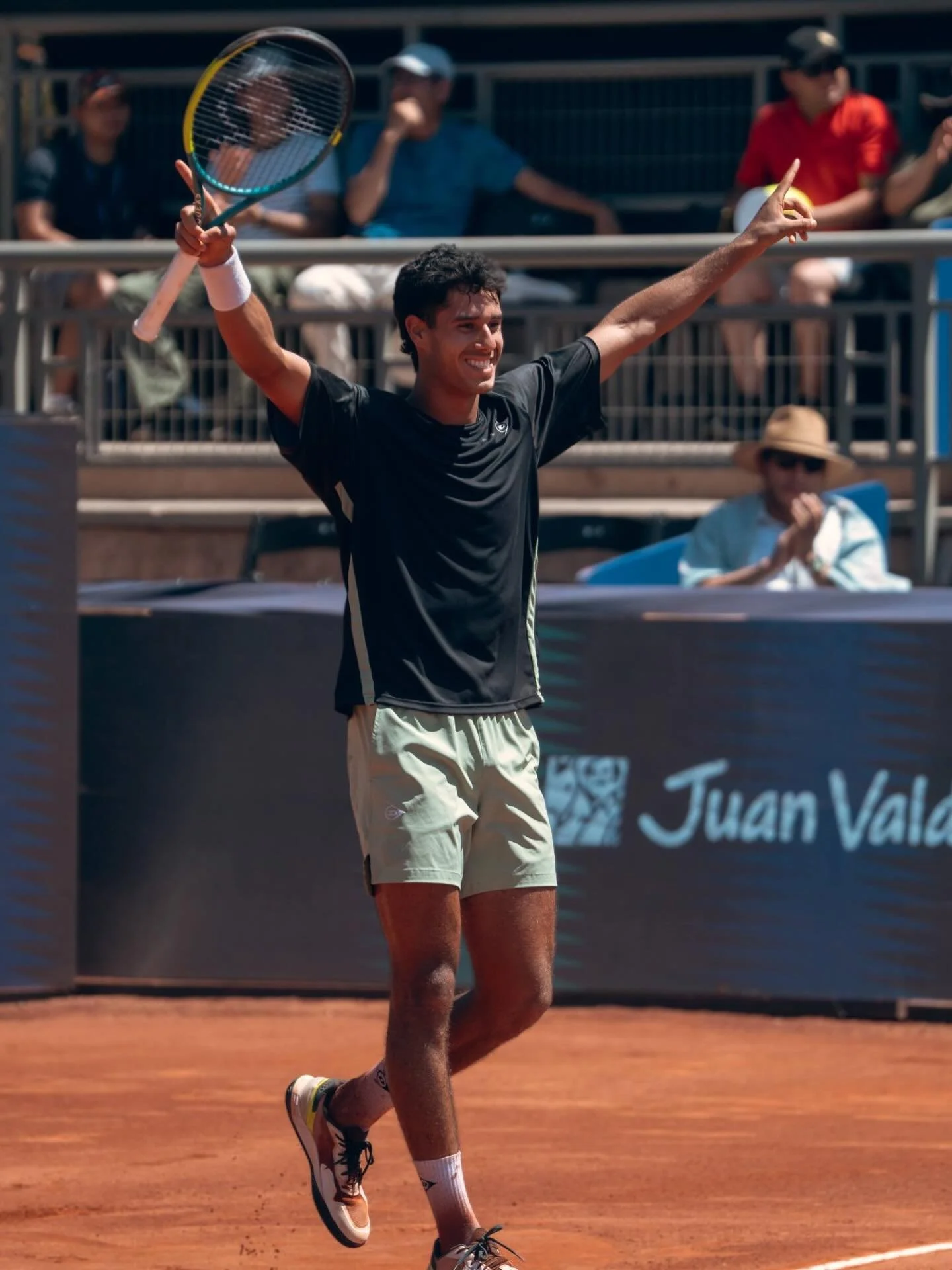 🎾 #Tenis 🏅 &iexcl;DANI VALLEJO 🇵🇾 AVANZA EN CHILE 🇨🇱! 👏🏻🤩

🙋🏻&zwj;♂️ La raqueta n&uacute;mero 1 de nuestro pa&iacute;s, @danivallejo8 venci&oacute; a Francesco Passaro 🇮🇹 por 6-3 3-3 y retiro. Con este resultado, clasific&oacute; a los o