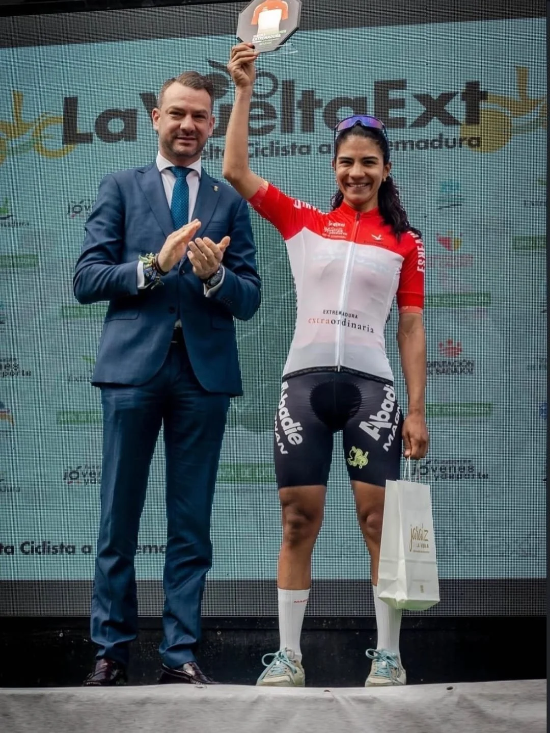 Agua Marina Espínola se destaca en la exigente Vuelta a Extremadura.