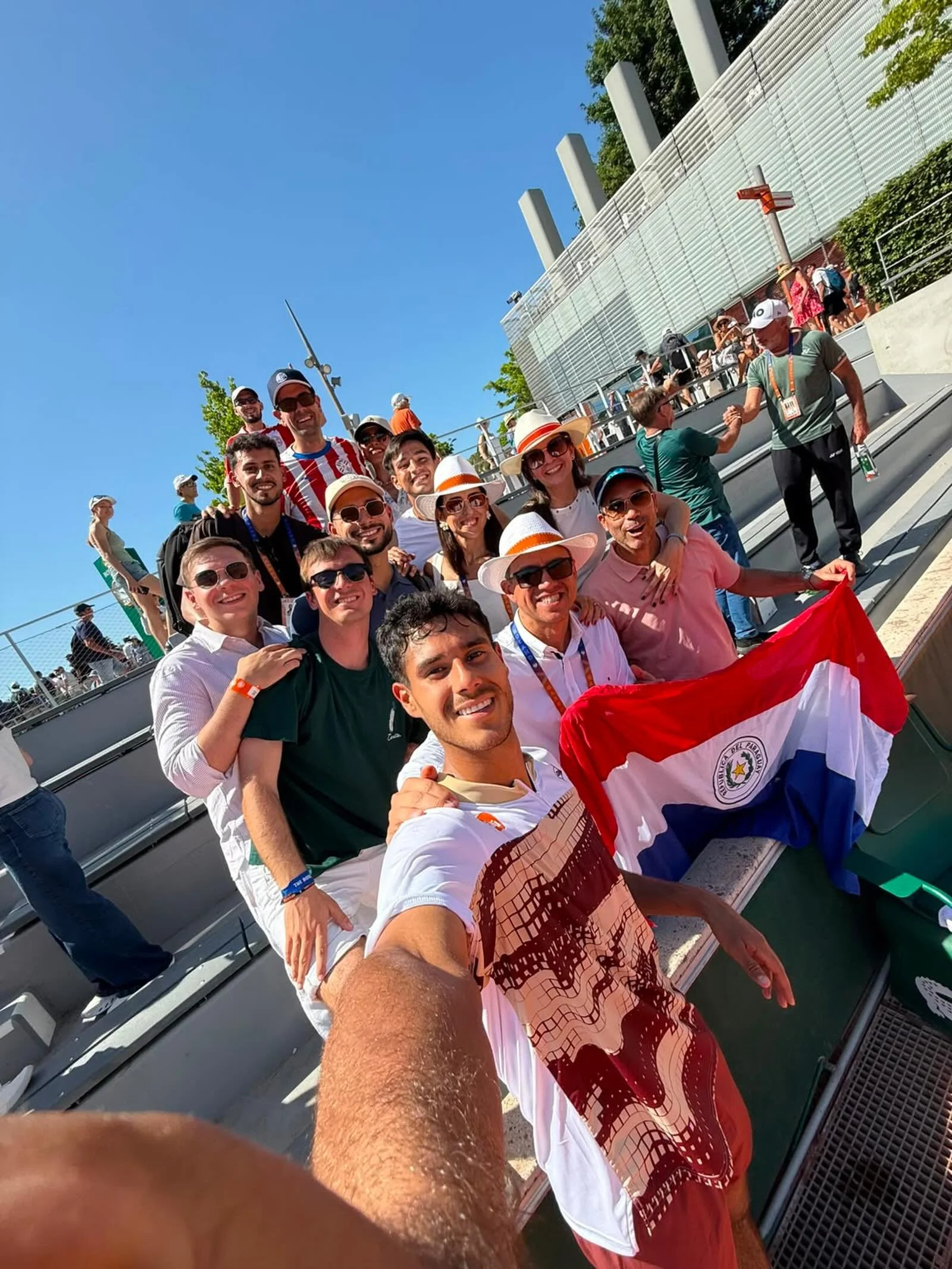 🎾 #Tenis 🤩 &iexcl;GRANDE, DANI! 🥳 &iexcl;Debut triunfal de @danivallejo8 🇵🇾 en @rolandgarros!

Venci&oacute; a @norriee por 7-6 2-0 ret. para estar en R2 del Grand Slam parisino 🇫🇷! &iexcl;VAMOS! 

💪🏻 #ParaguayPuede