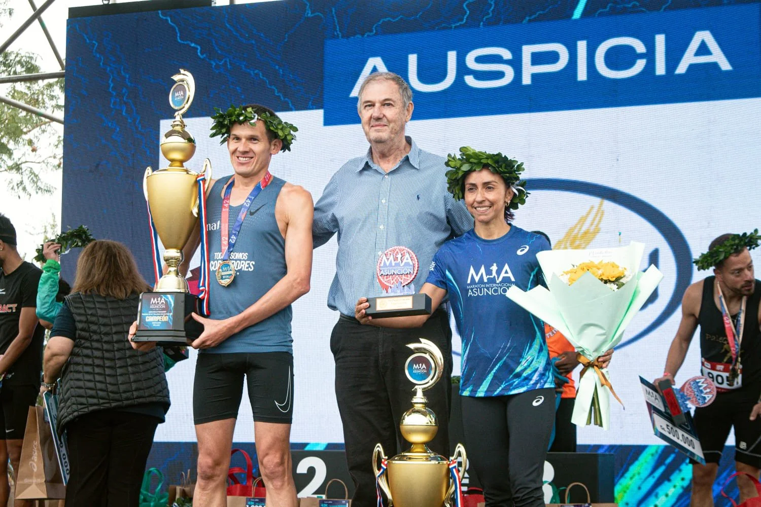 Alberto Pizarro y Fátima Romero se consagran en la Maratón Internacional de Asunción 2026.