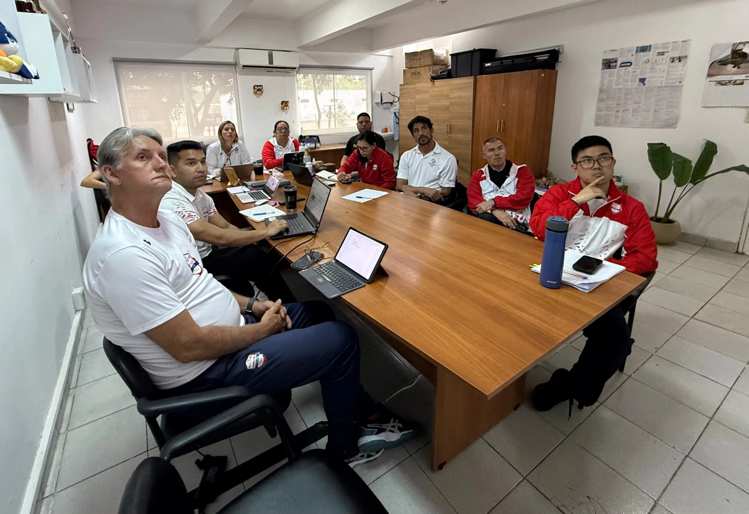 📸 Primera reuni&oacute;n con entrenadores del #TeamParaguay 🇵🇾 antes del viaje a los Juegos Ol&iacute;mpicos de la Juventud Dakar 2026 🌍 #ParaguayPuede
