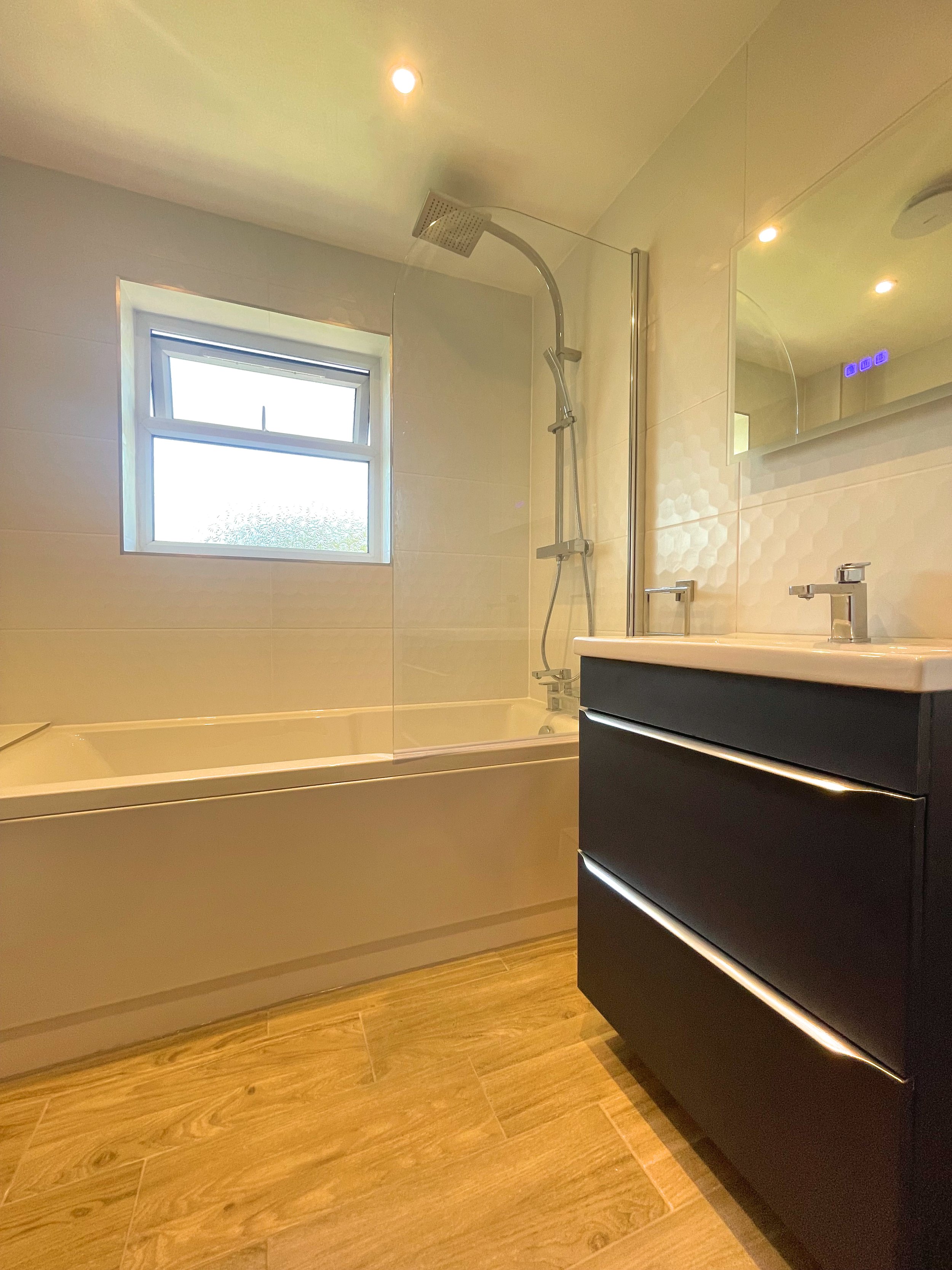 Bathroom 1.jpg