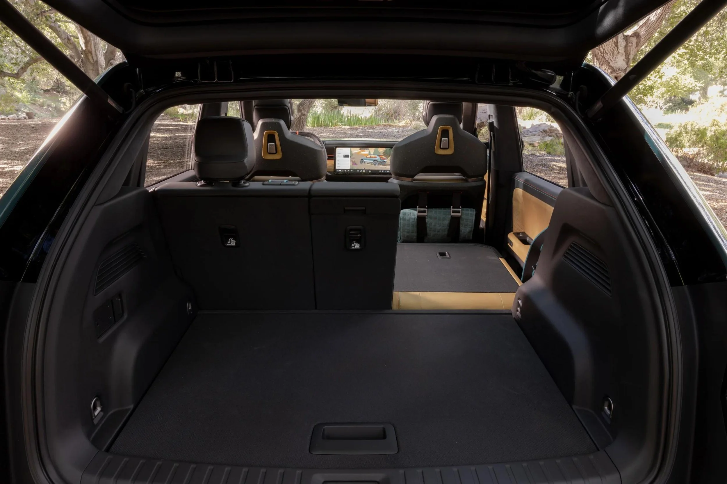 Captain-Electro-Rivian-R3-11.jpg
