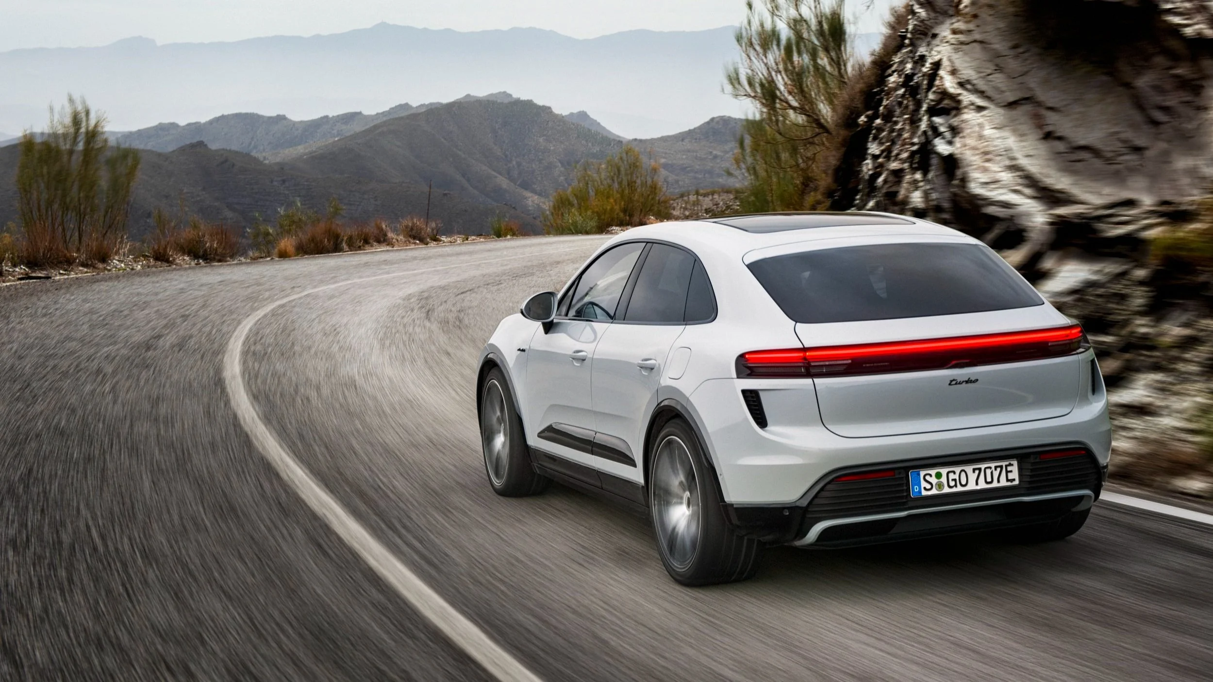 Captain-Electro-Macan-Turbo-2.jpg
