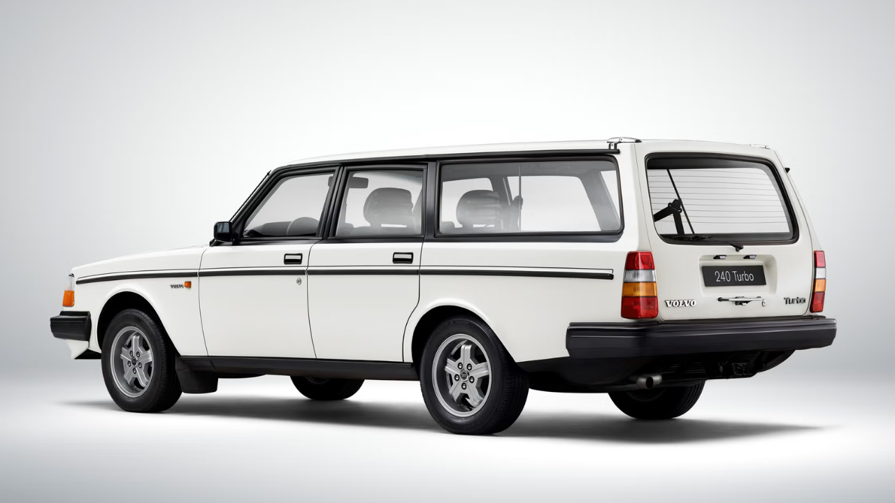 Volvo Finally Fixes Its Tall EV Problem for Real Wagons — Captain Electro