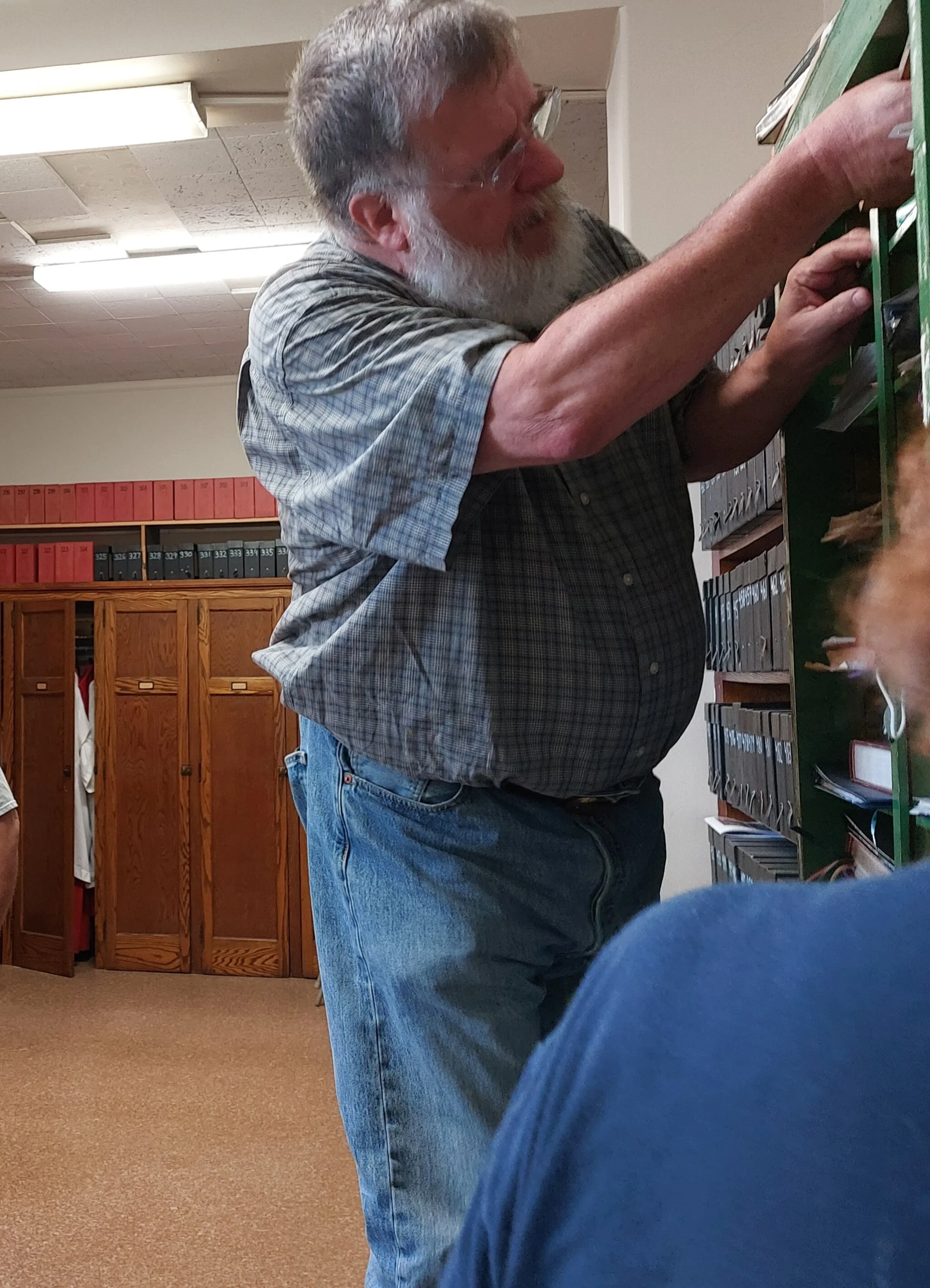  Dan Faber and Ken Perrault worked in the Men's Robing Room. Fixing, organizing, dusting, vacuuming and tossing miscellaneous items - but leaving our extraordinary music library intact! 