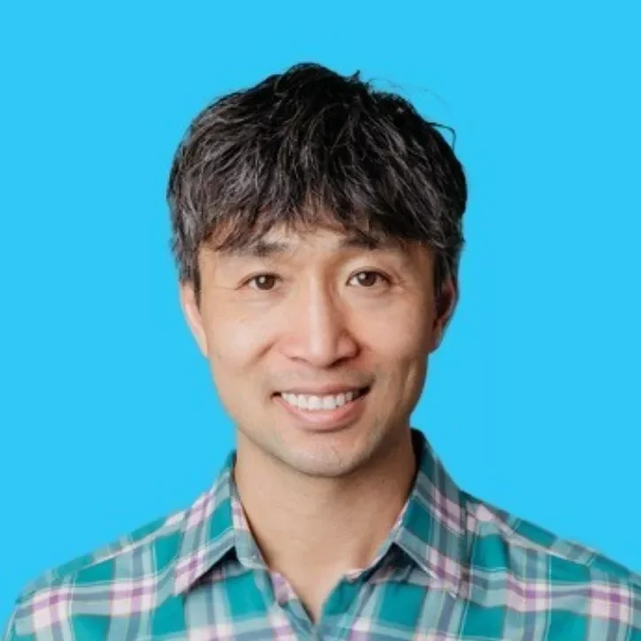 Tom Lee headshot, B2B SEO and brand strategy professional
