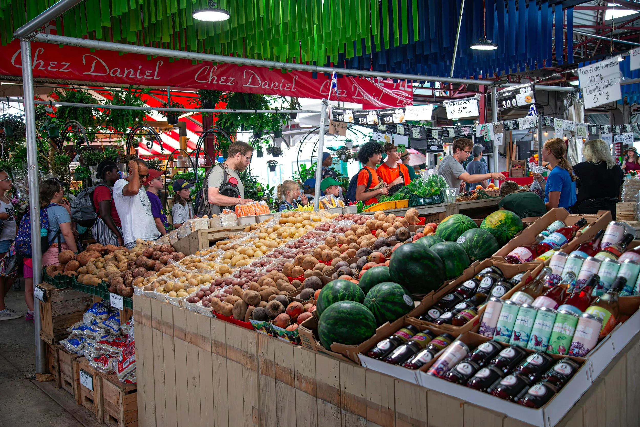 Farmer's market with fresh fruits and vegetables