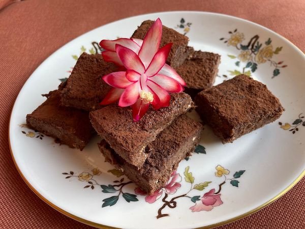 ADAPTOGENIC RAW BROWNIES