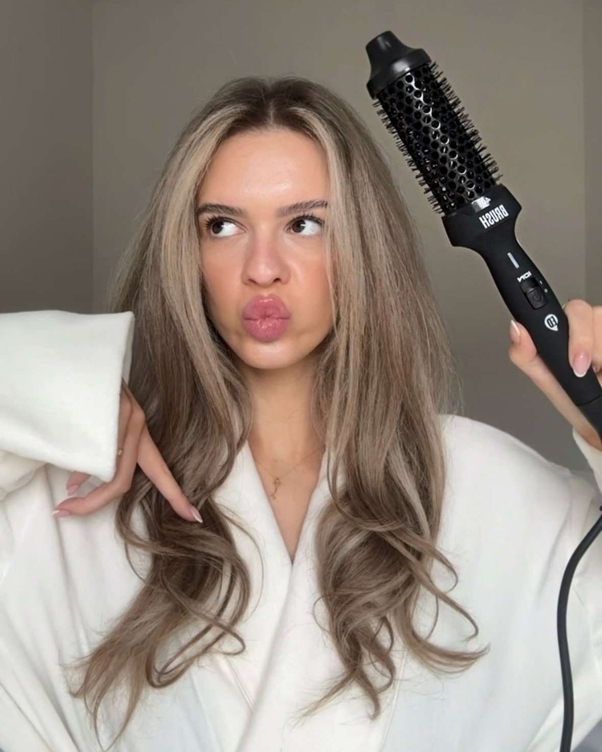 POV: you&rsquo;ve mastered a salon-worthy blowout at home with the Evryday BRUSH 40 mm ✨

Credits: @shardemills 🖤