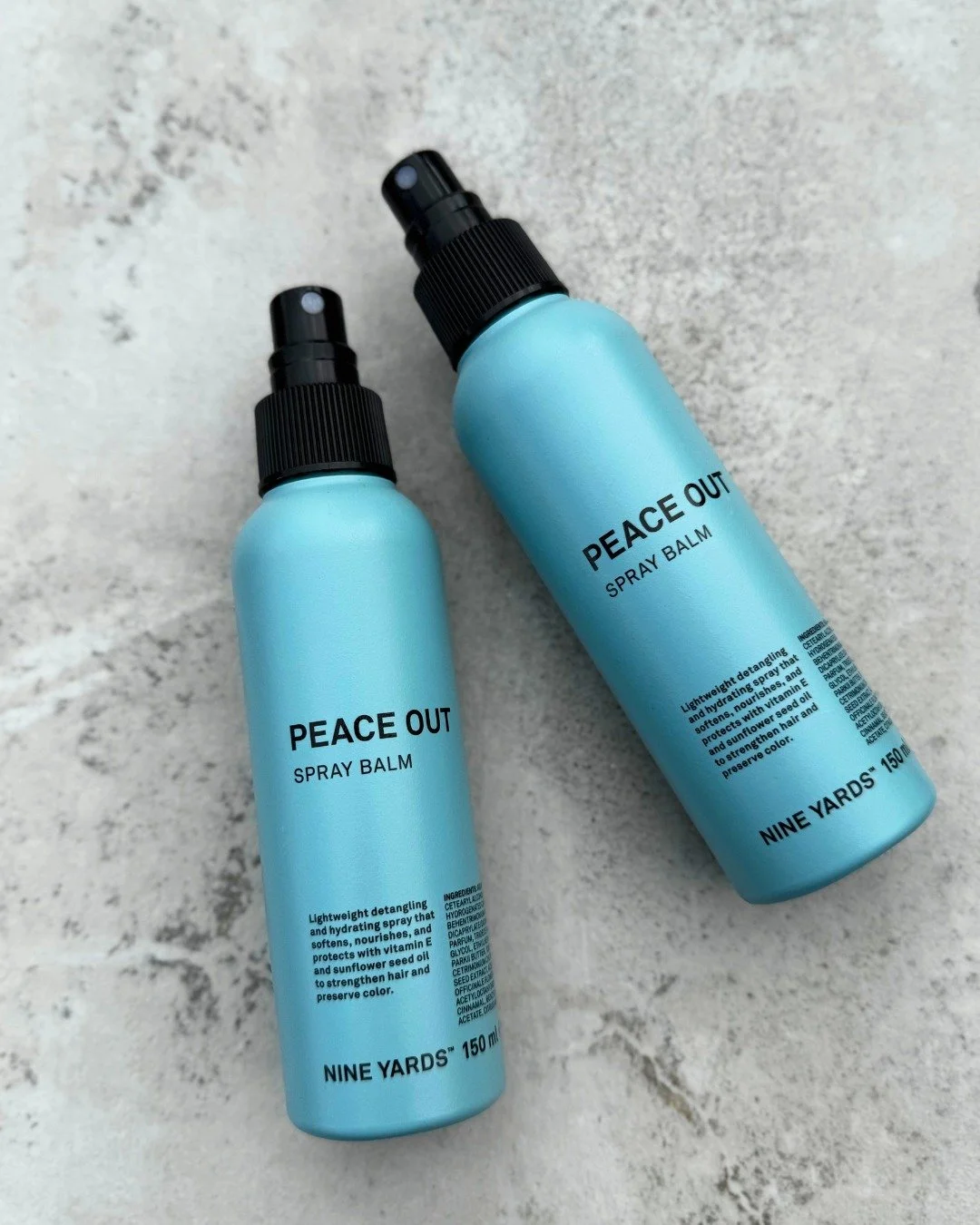NIEUW! Peace Out Spray Balm 💙
Deze ultralichte leave-in spray hydrateert, ontwart en verzacht je haar – zónder het te verzwaren. Dankzij kokosolie, sheaboter, zonnebloemolie en jasmijnextract krijgt je haar een hydratatieboost, extra g