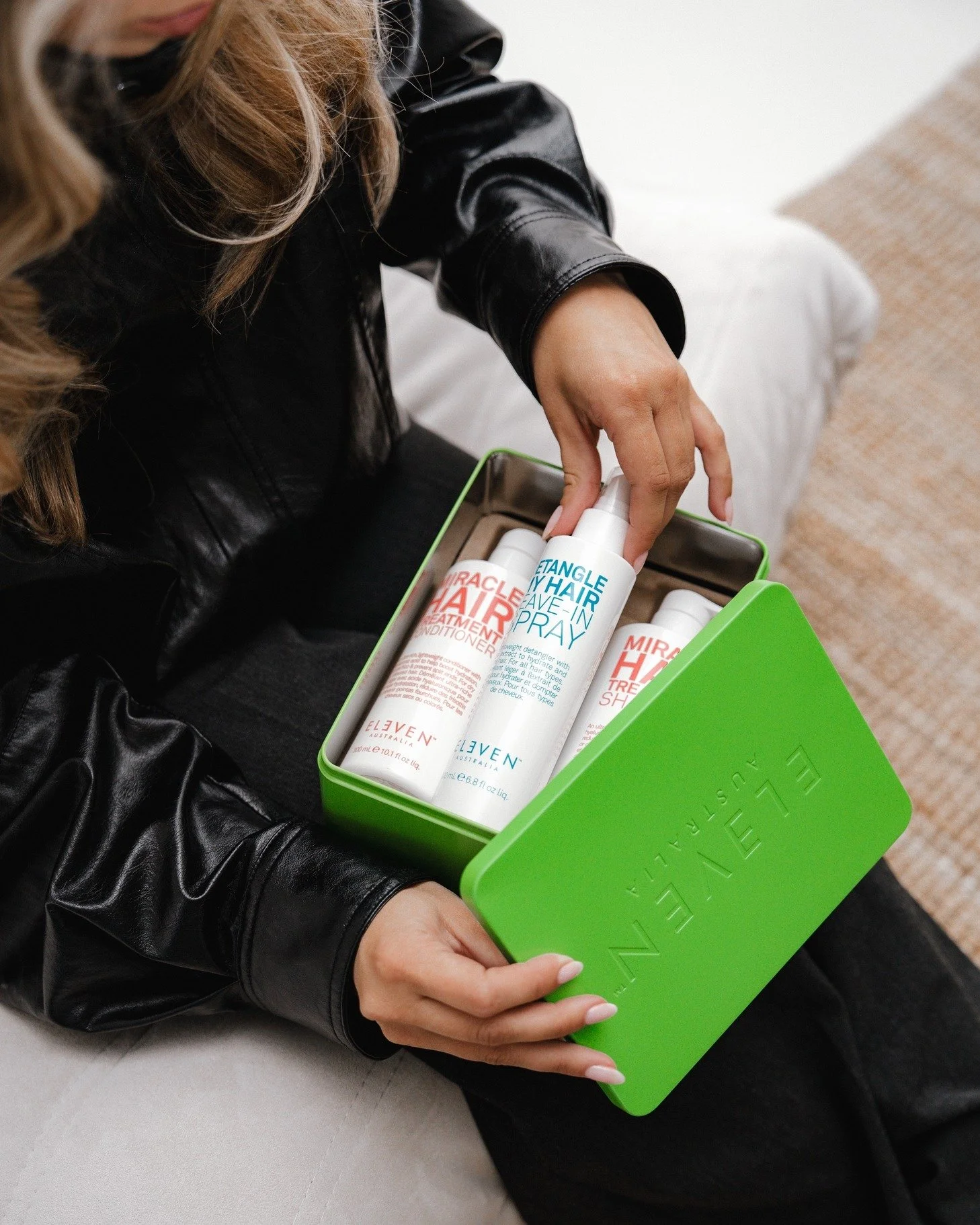 Het MIRACLE TRIO is voor iedereen die het haar een intense hydratatieboost wil geven en gespleten haarpunten wil voorkomen.

Wanneer je dit trio aanschaft, krijg je het blik &eacute;n de Detangle My Hair Leave-in Spray 200 ml GRATIS t.w.v. &euro;23,5