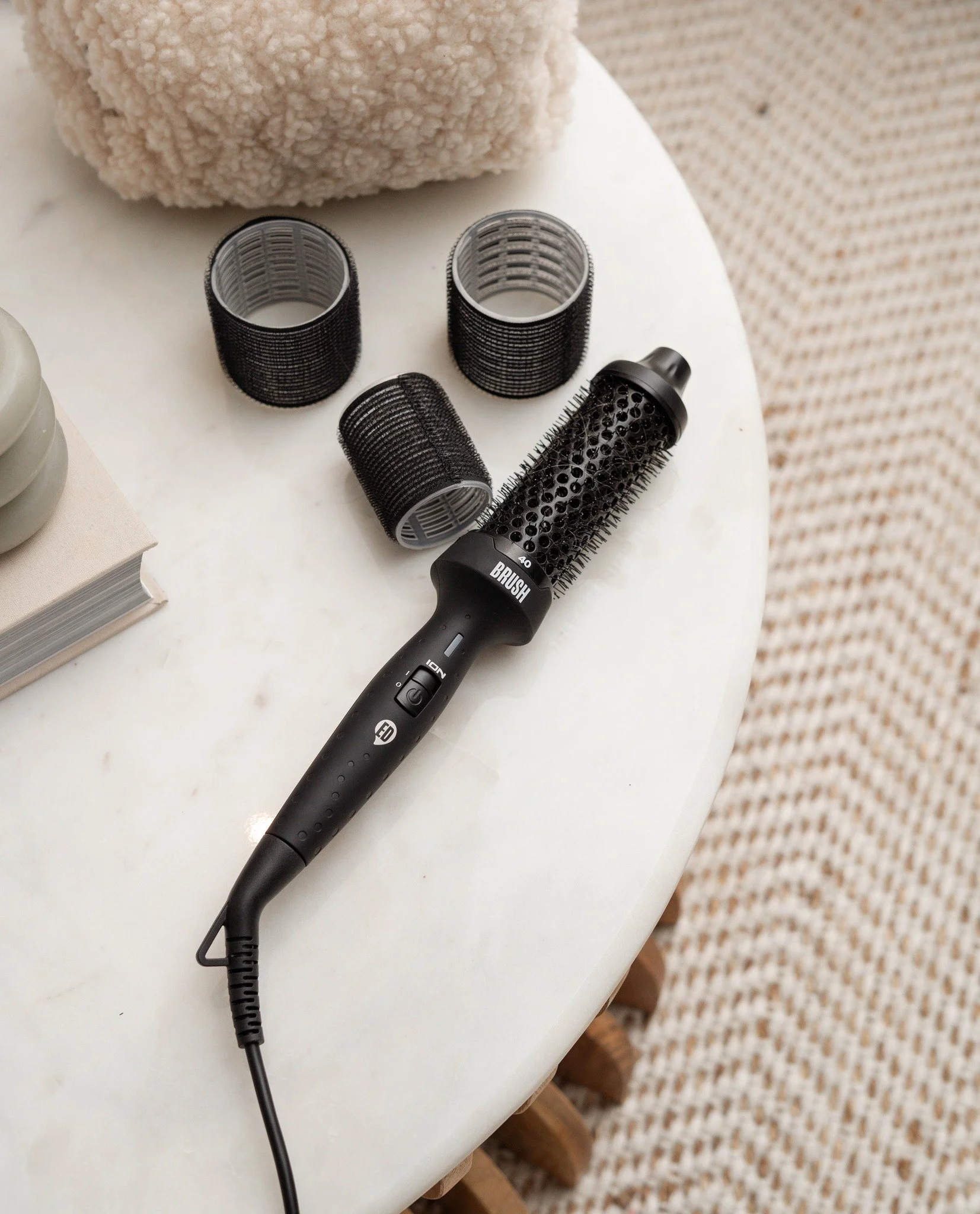 Our BRUSH + velcro rollers are your go-to for that bouncy blowout look and effortlessly styled curtain bangs 💫

Hair that looks like you just left the salon&hellip; EVRYDAY!