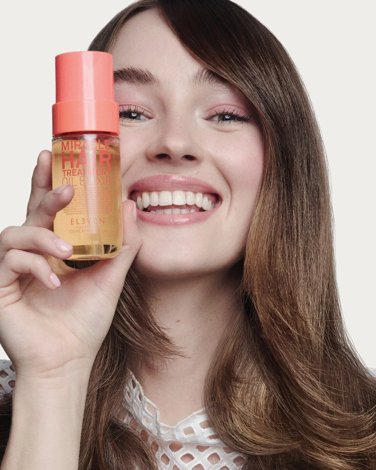 Waarom jouw haar DOL gaat zijn op de Miracle Hair Treatment Oil Elixir:
❤️&zwj;🔥 beschermt tegen hitte tot 230&deg;C
❤️&zwj;🔥 vermindert pluis en maakt het haar glad
❤️&zwj;🔥 helpt gespleten haarpunten te voorkomen
❤️&zwj;🔥 versterkt het haar en 