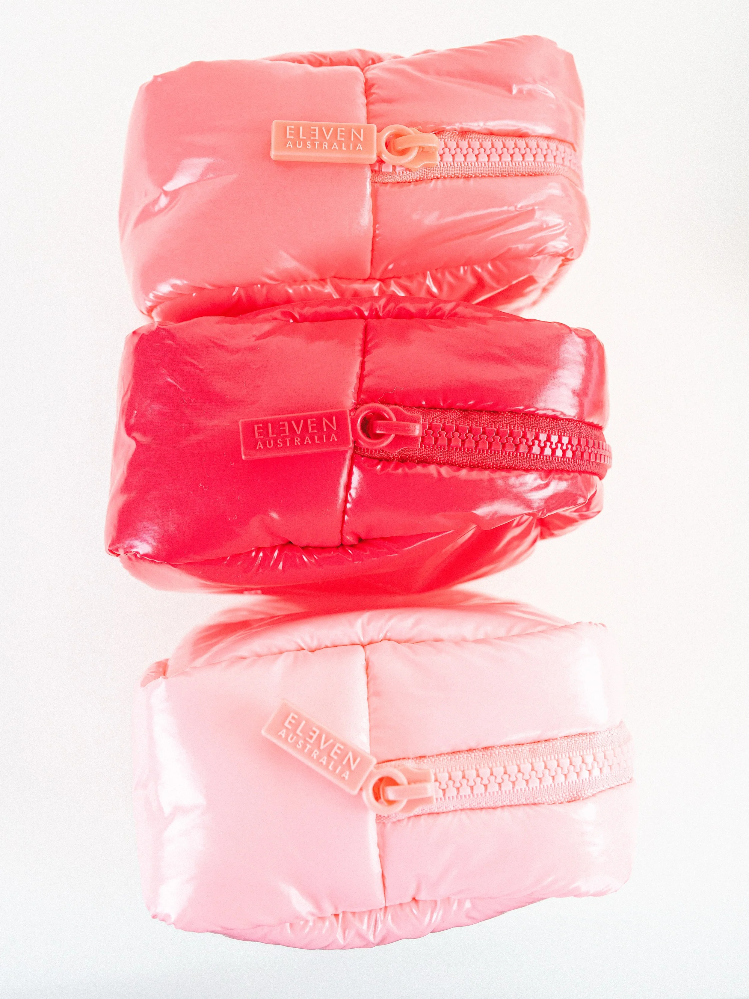 On Wednesdays, we wear pink 🎀 3 producten voor de prijs van 2 &eacute;n een GRATIS CLOUD BAG! ☁️ That&rsquo;s so fetch!

Ben jij Karen, Regina of Gretchen? Swipe verder, ontdek de inhoud van onze drie roze CLOUD BAGS en kies jouw perfecte match! 💗
