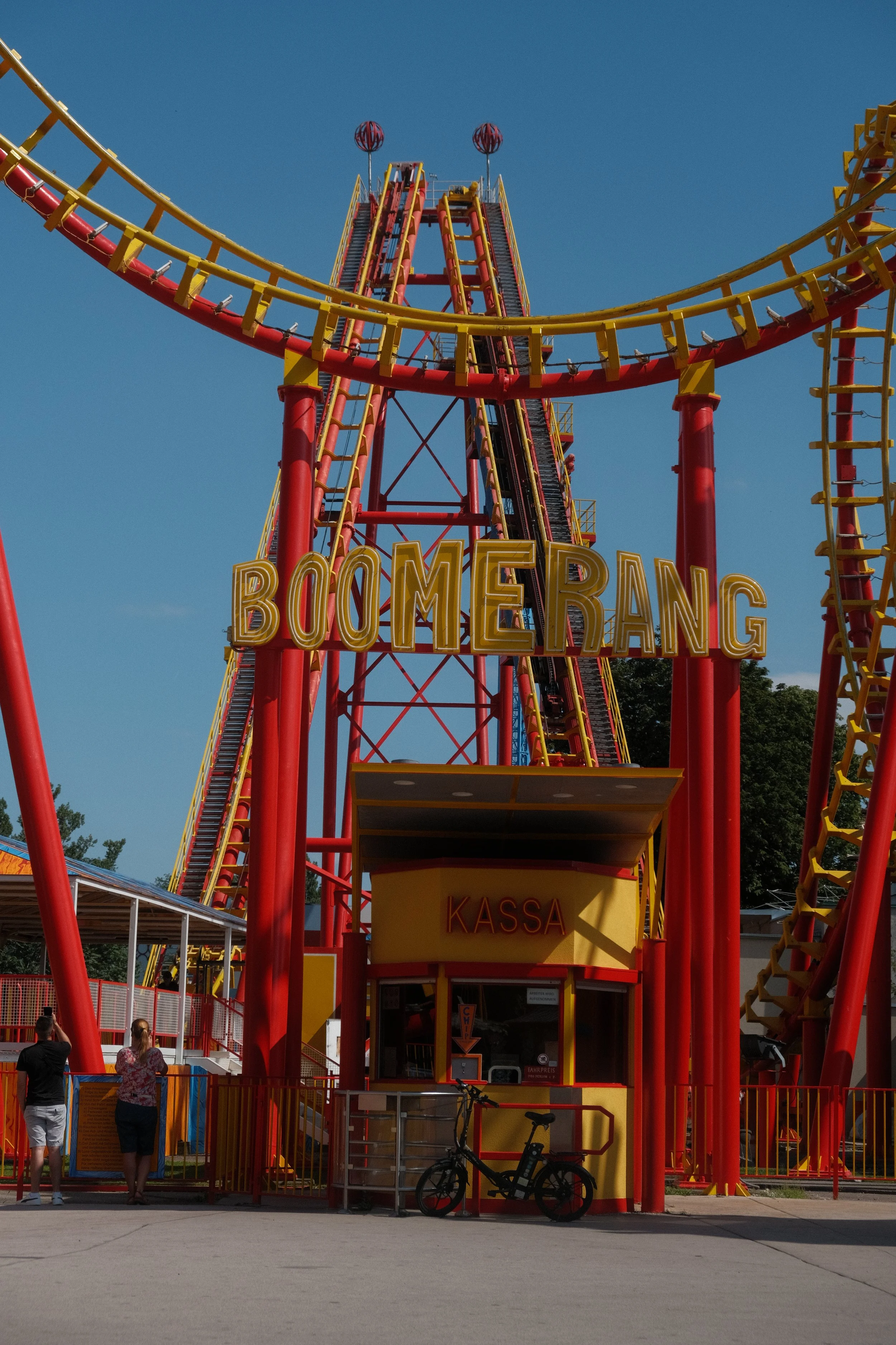 Boomerang-Achterbahn im Wiener Prater – Travel-Lifestyle-Content für Social-Media-Marketing