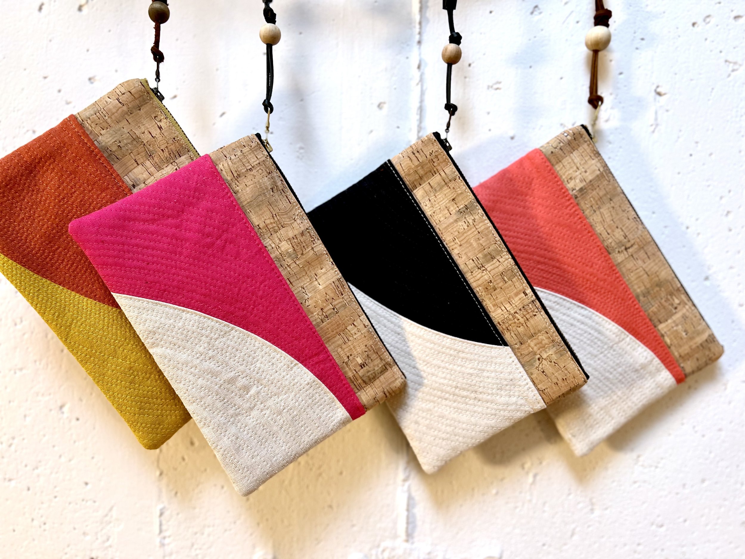 linen & cork curve pouch