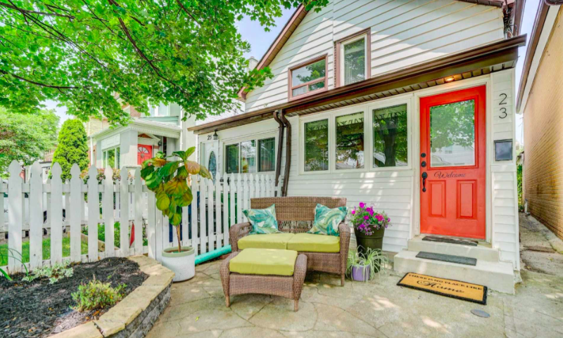 23 Batavia Ave (Rep'd Buyer)
2 Bed 2 Bath Semi-Detached Home
Rockcliffe-Smythe