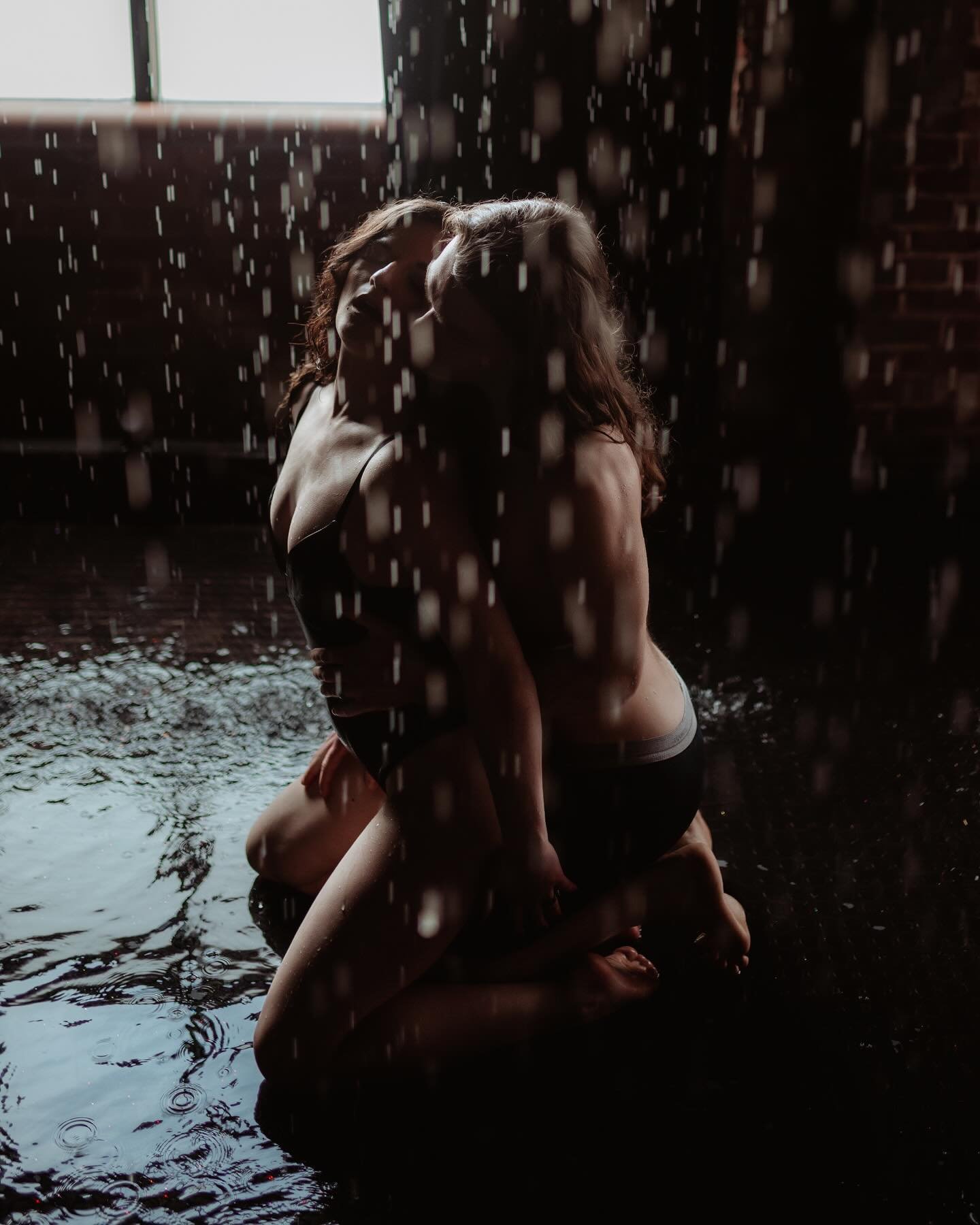 I need more couples in the rain room #rainroom #couplegoals #couplephotography #cutecouples #couplephotoshoot #rainroom #rainroomohio