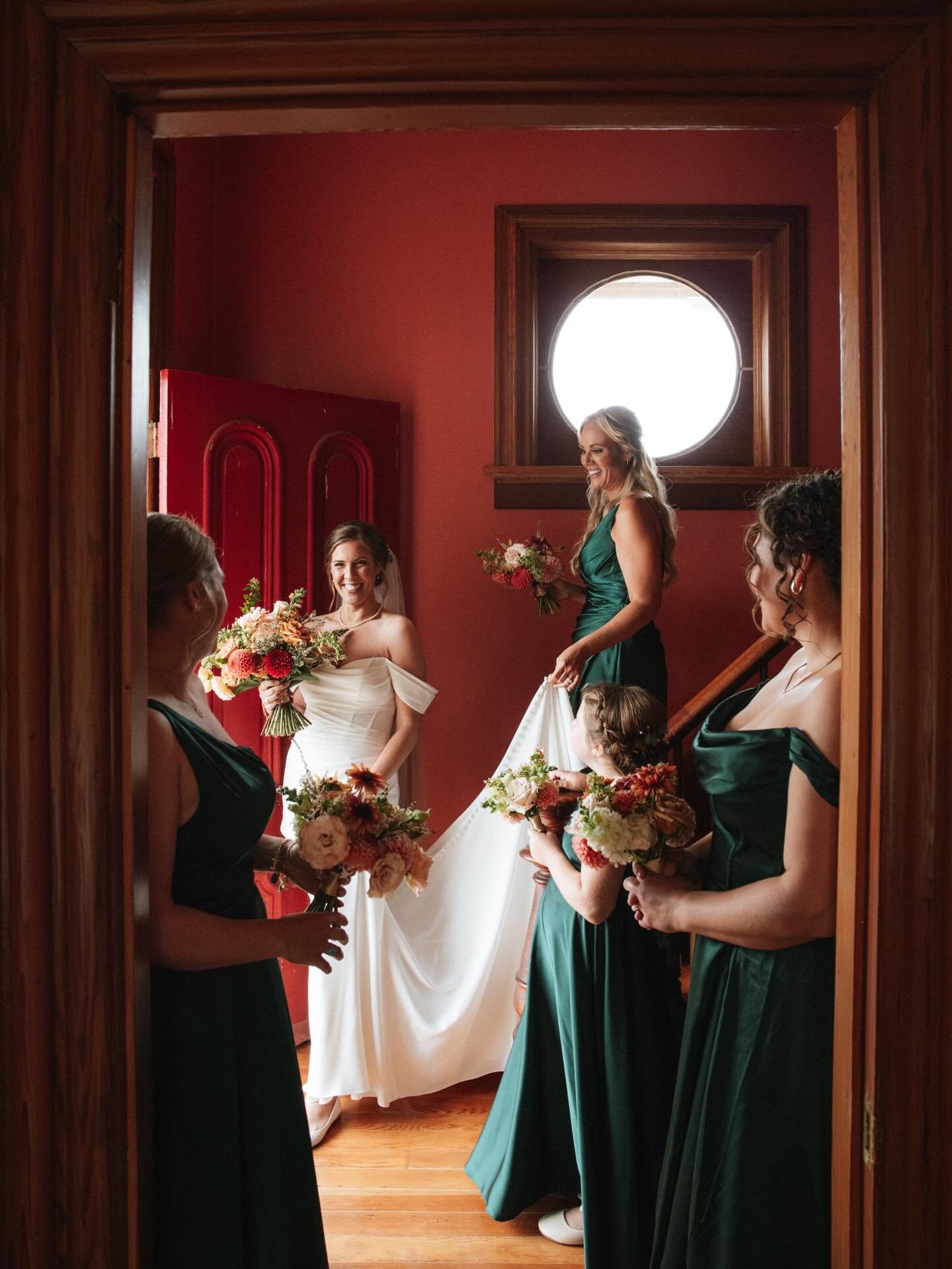 Cool mornings in Mendocino&rsquo;s coastal fog, contrasted with warm home decor and florals for C + A&rsquo;s fall wedding last year. 
&bull;
Photographer | @ns.weddings.portraits
Event Planner + Designer | @aimeewendellevents
Venue | @springranchmen