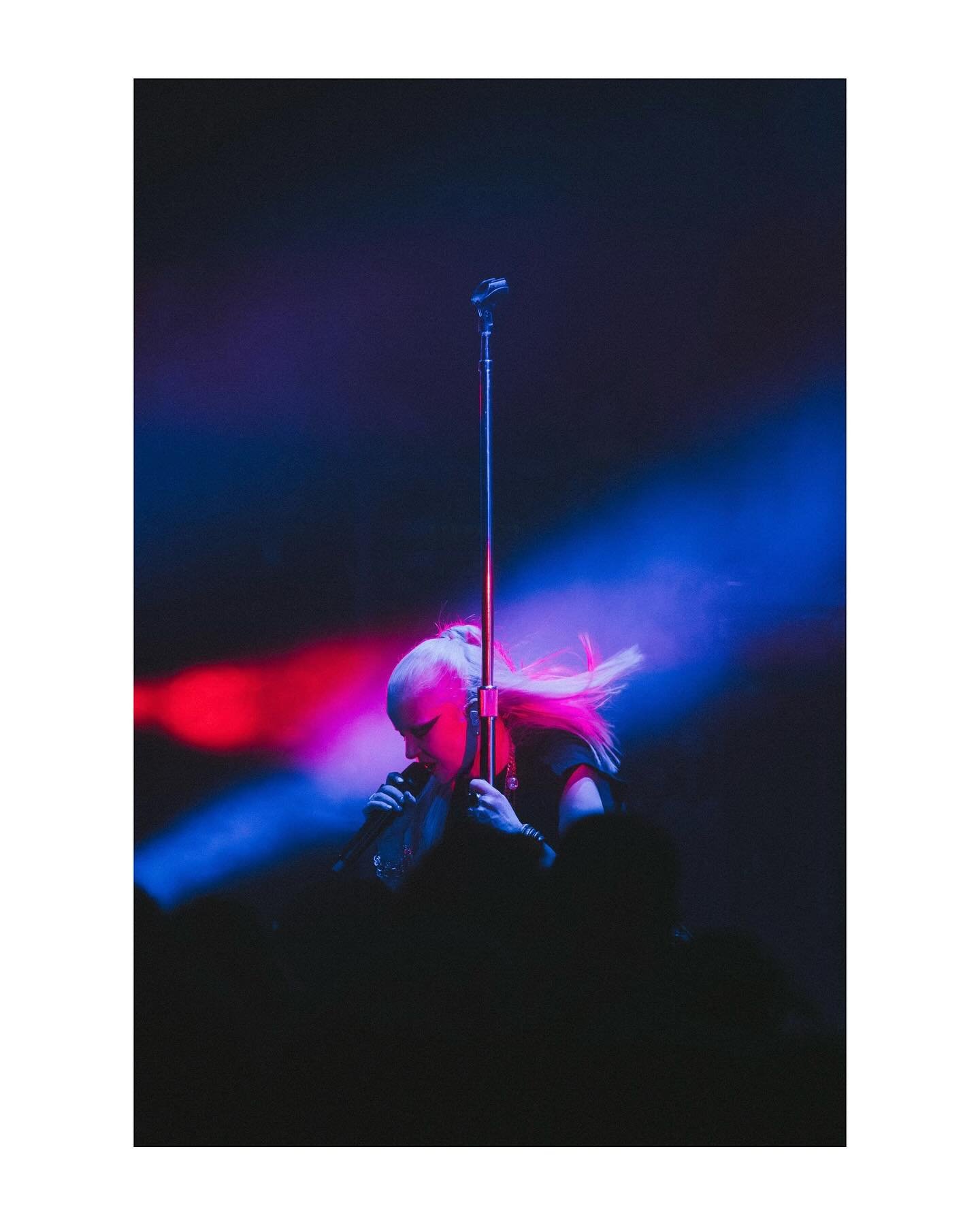 I have been a fan of Garbage since V2.0, and have made it a priority to see most of every show in Nor Cal starting in the early 2000s when I was able to spend my adult monies. Every show is amazing, but this one being their last US headlining tour hi