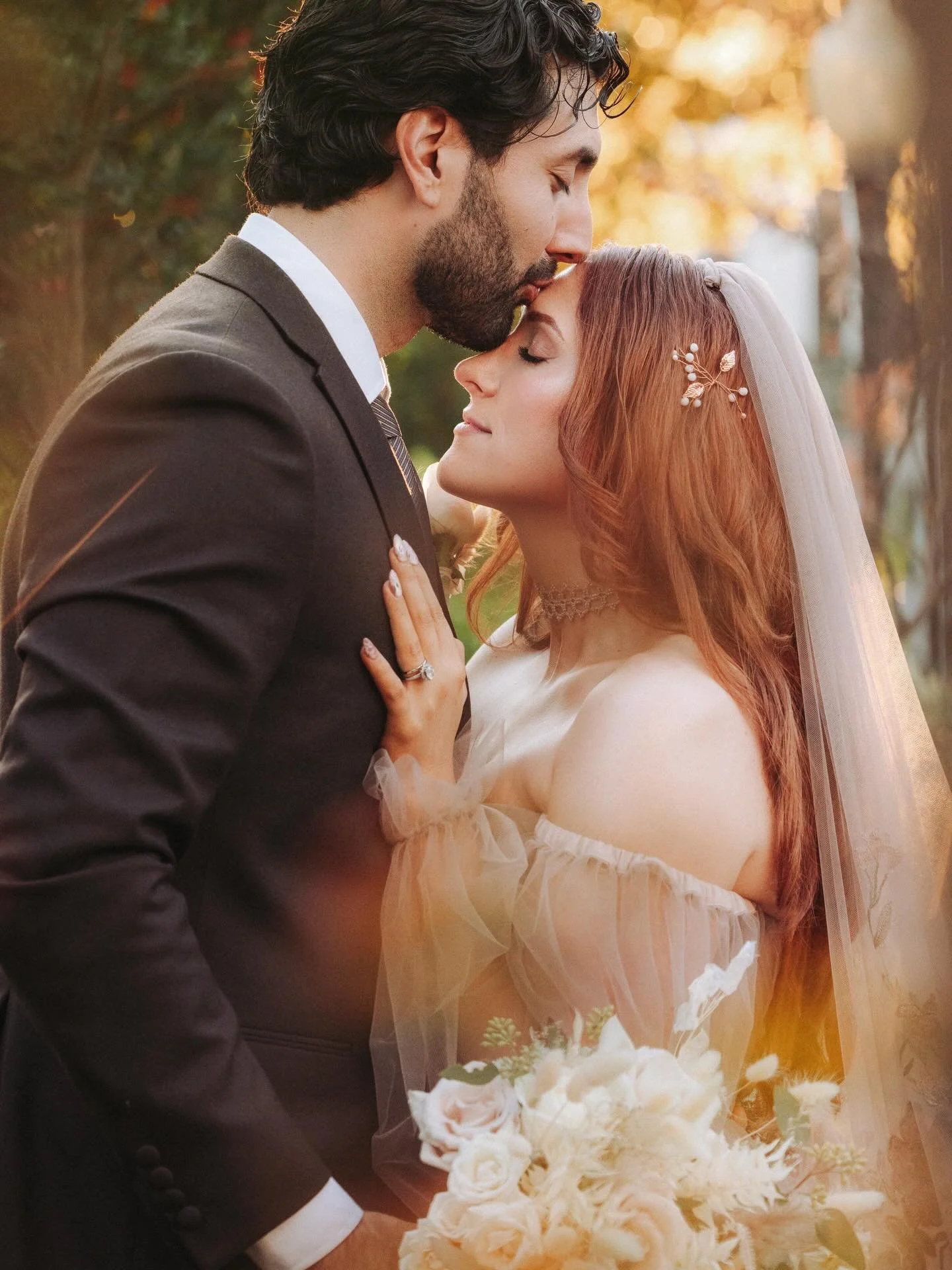 Warm glow of winter sunset at @vizcayasac 
&bull;
#sacramentoweddingphotographer #sacramentoweddingvenue #classicweddingphotography #sunsetweddingphotos #weddingphotoinspiration