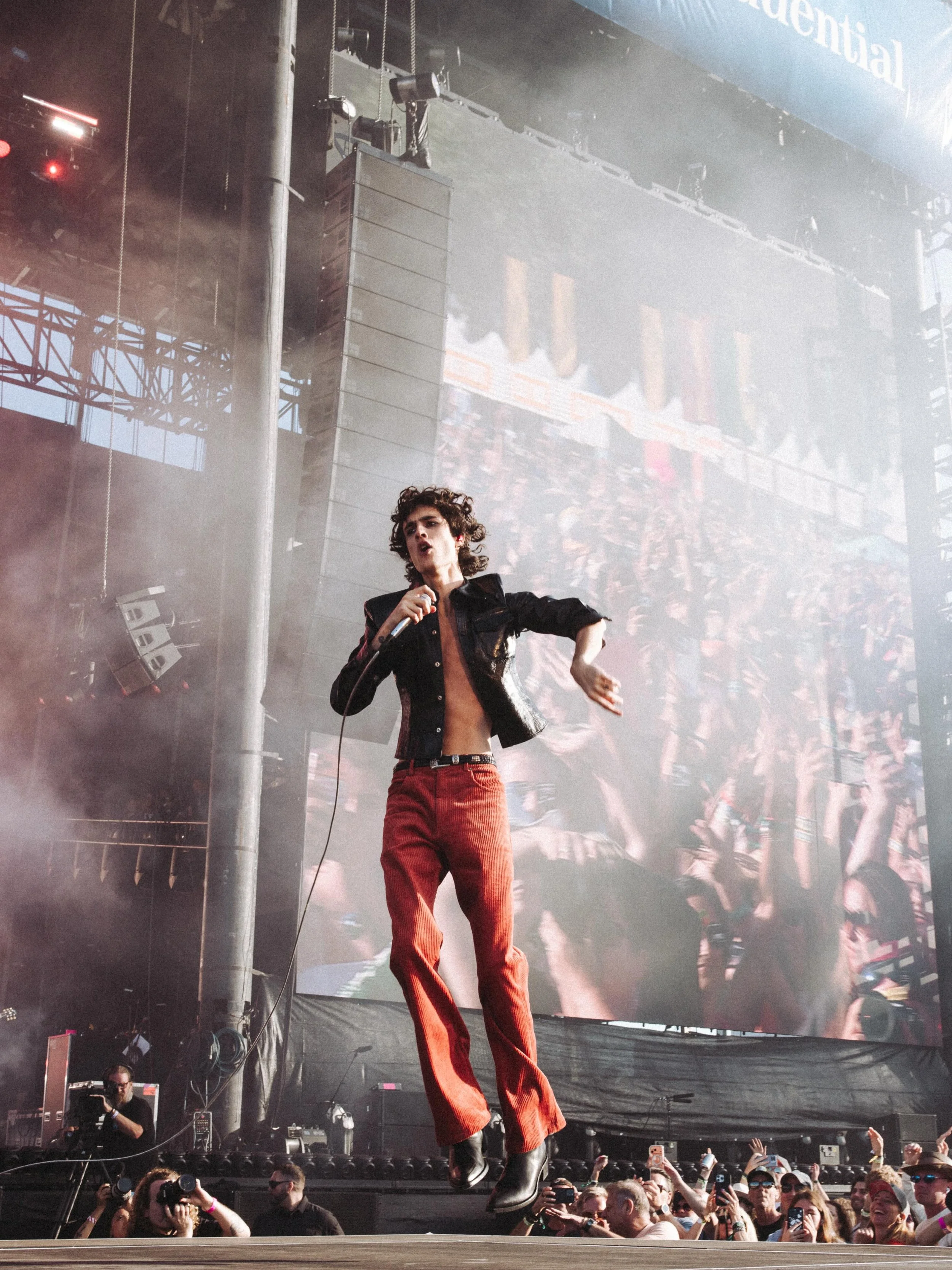 Shooting star @sombr electrifying the main Prudential stage at @bottlerocknapa on day 3 this past weekend. Been watching this artist blow up all over social media the past year and was excited to see him bring the energy to Napa valleys favorite musi