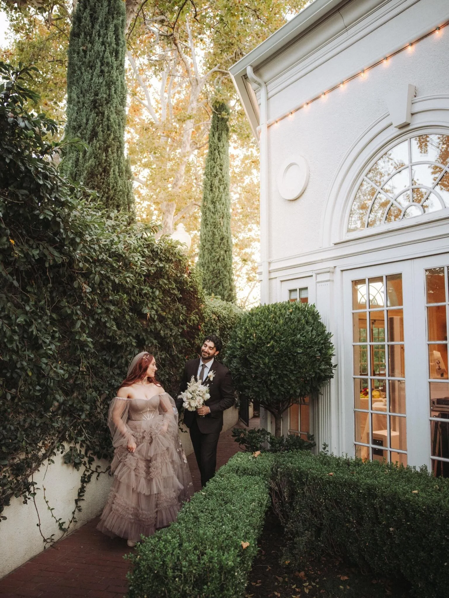 Though sunset is my favorite time to shoot portraits (along with every other photographer), you can really take advantage of all the shade and soft reflective light off the white buildings throughout the grounds of @vizcayasac. 🥀🏵️🌳
&bull;
#sacram