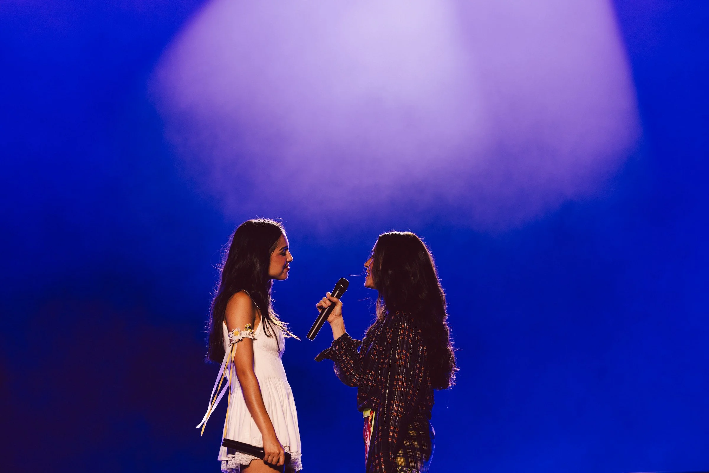 OLIVIA RODRIGO_ DAISY CHAIN FIELDS _LAURA AUSTIN_567.jpg