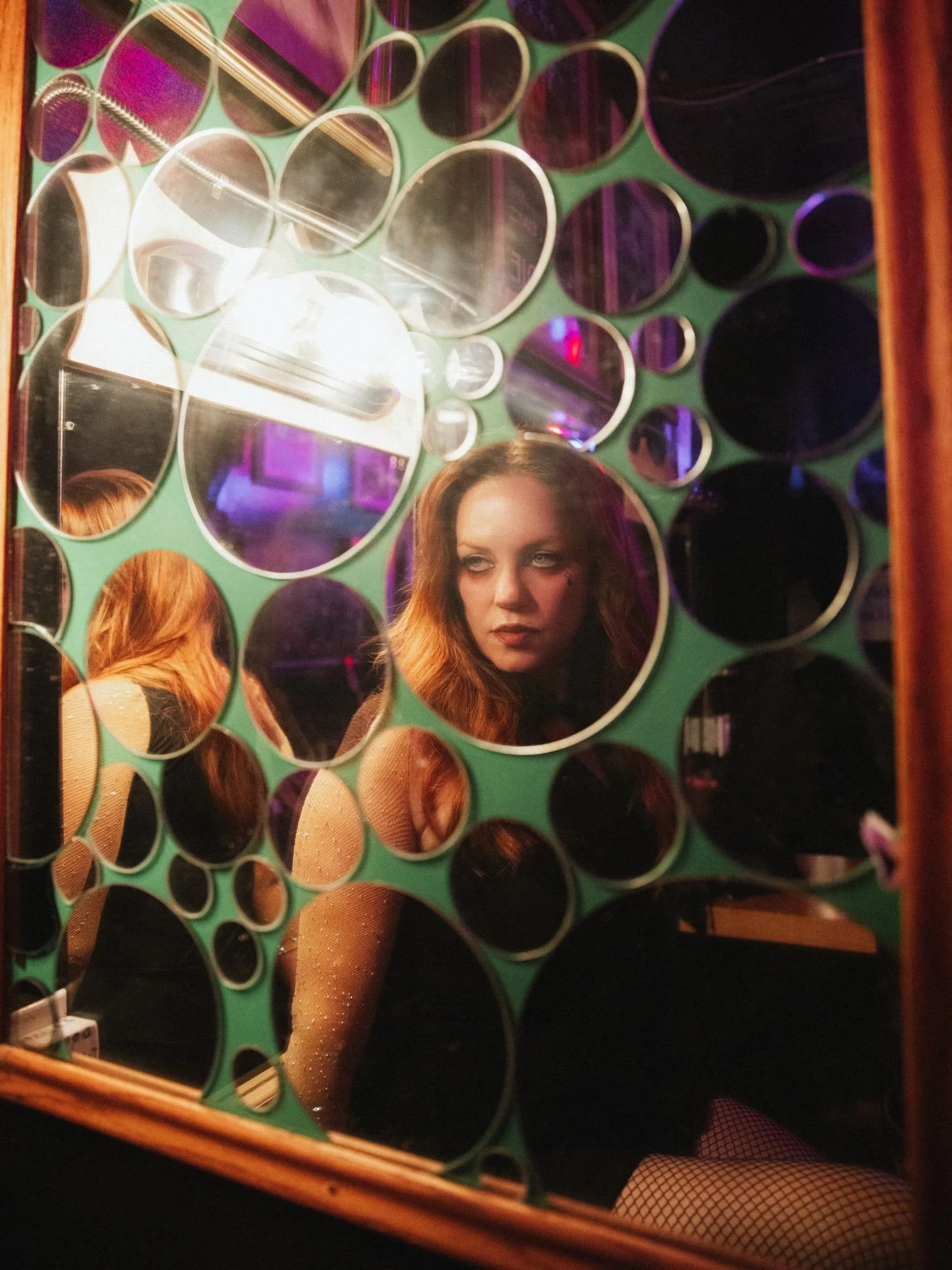 @molly.kills green room pics at Three Clubs in LA 9/11/26
&bull;
#mollykills #greenroom #backstageportraits #bandphotographer #bandpics
