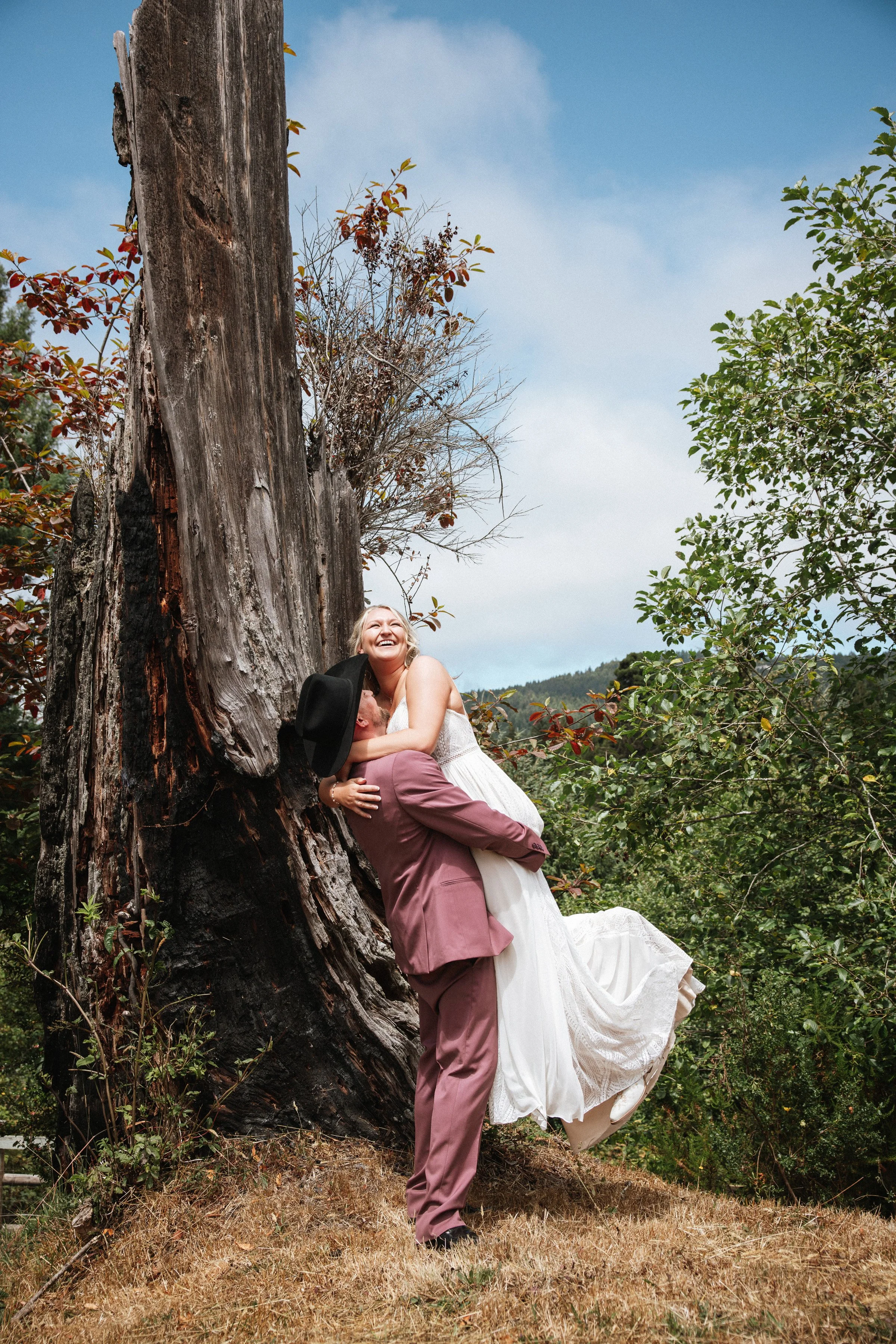 Bride and groom outdoor summer sun photo private estate