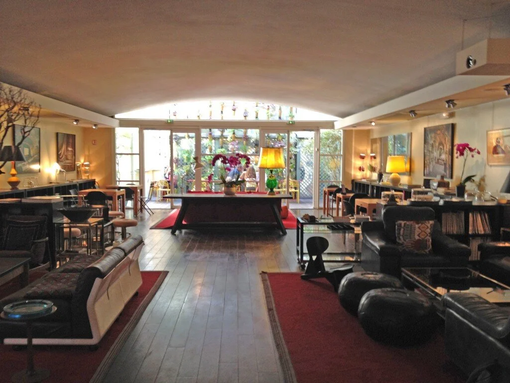 Cinéma du Panthéon - Catherine Deneuve decorates a Parisian Salon 