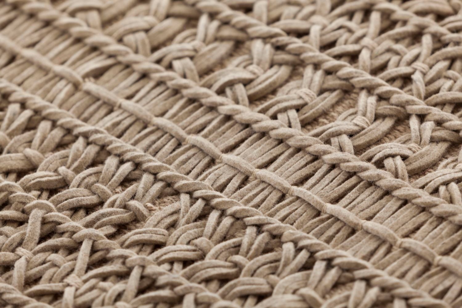 gan-rug-knotwork-4.jpg