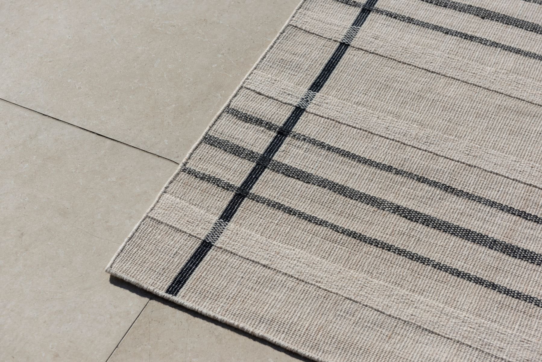 brink-and-campman-rug-zona-line-charcoal-497605-2.jpg