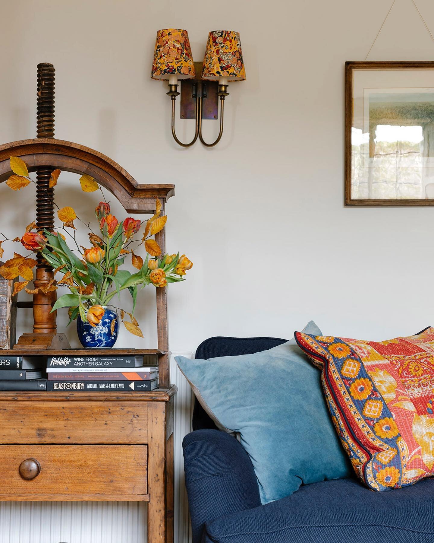 Details from our Dorset Farmhouse project. We loved sourcing a few antique treasures for this one.. this is an old linen press, sheets would be folded and screwed down 🧺 

📸 @anyarice