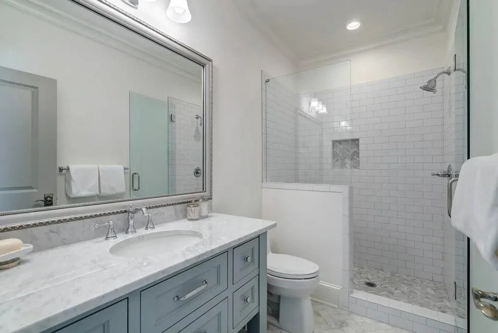 Belford Guest 2 Bath.jpeg