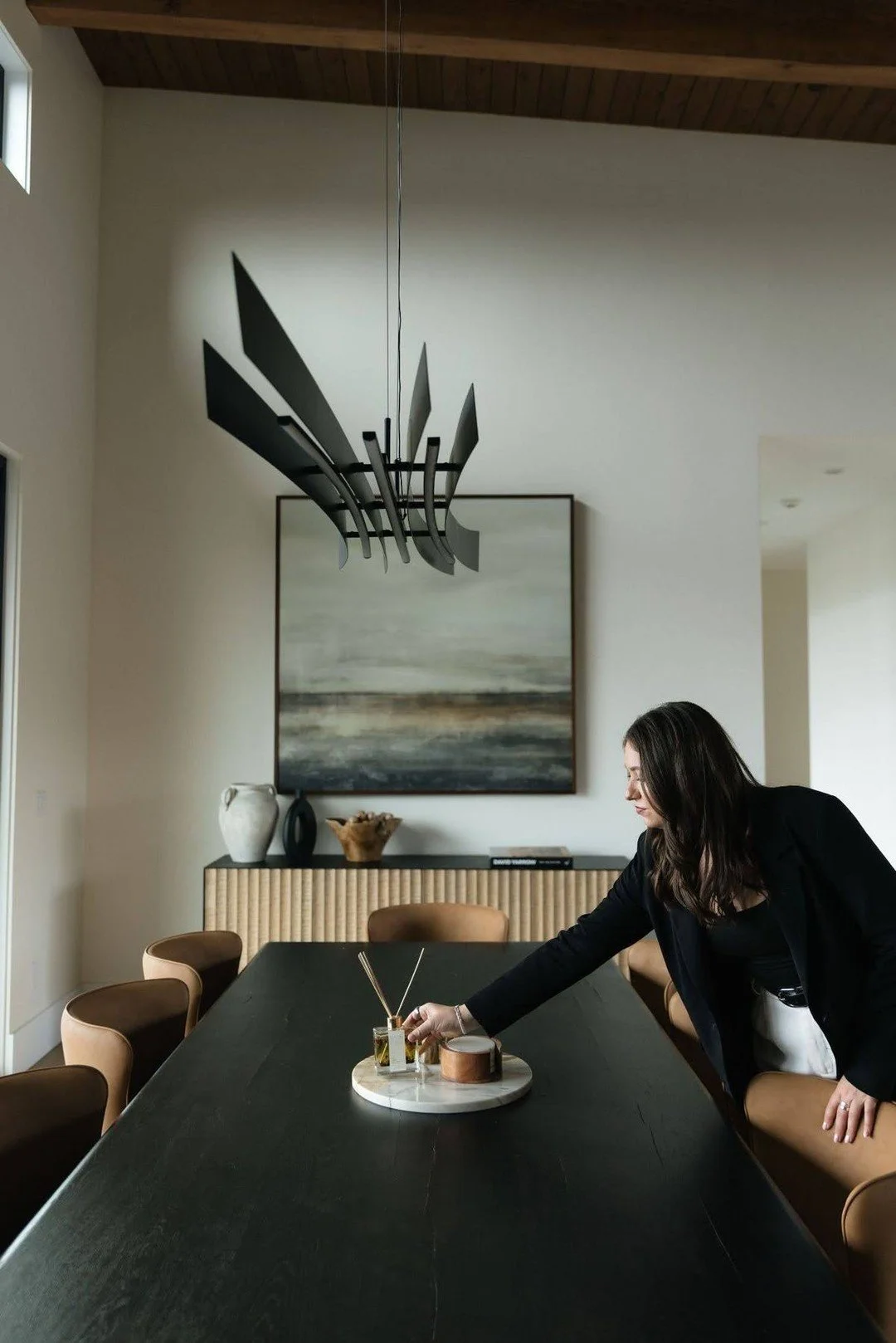 The details are what make the design. 🤍 

Adding those final touches and watching the space come together is always my favorite part of the process.

#interiordesign #homedesign #virtualinteriordesign #3drenderings #interiorrenderings