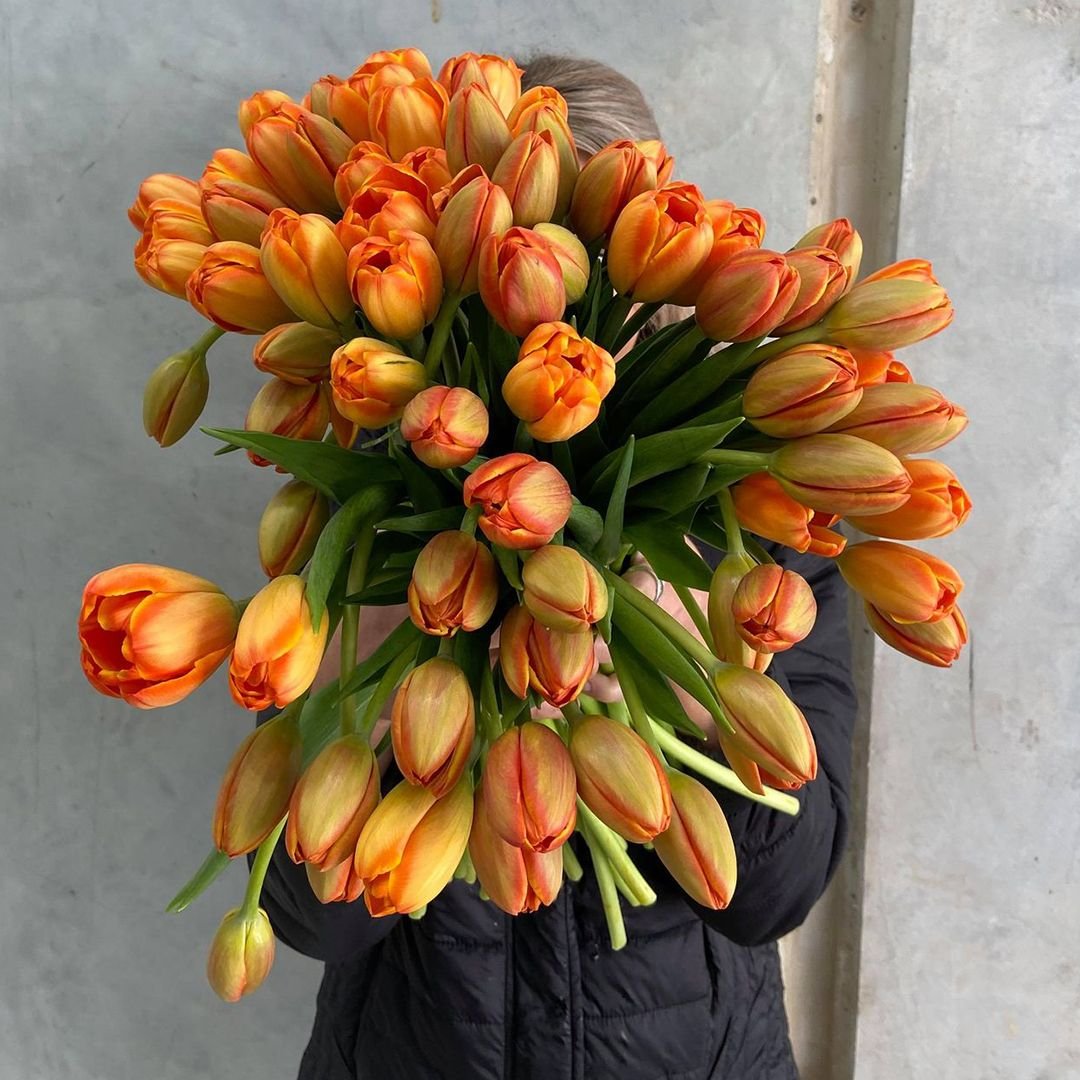 A flower arrangement of fresh, luxe, local blooms. Delivery in Los Angeles, CA