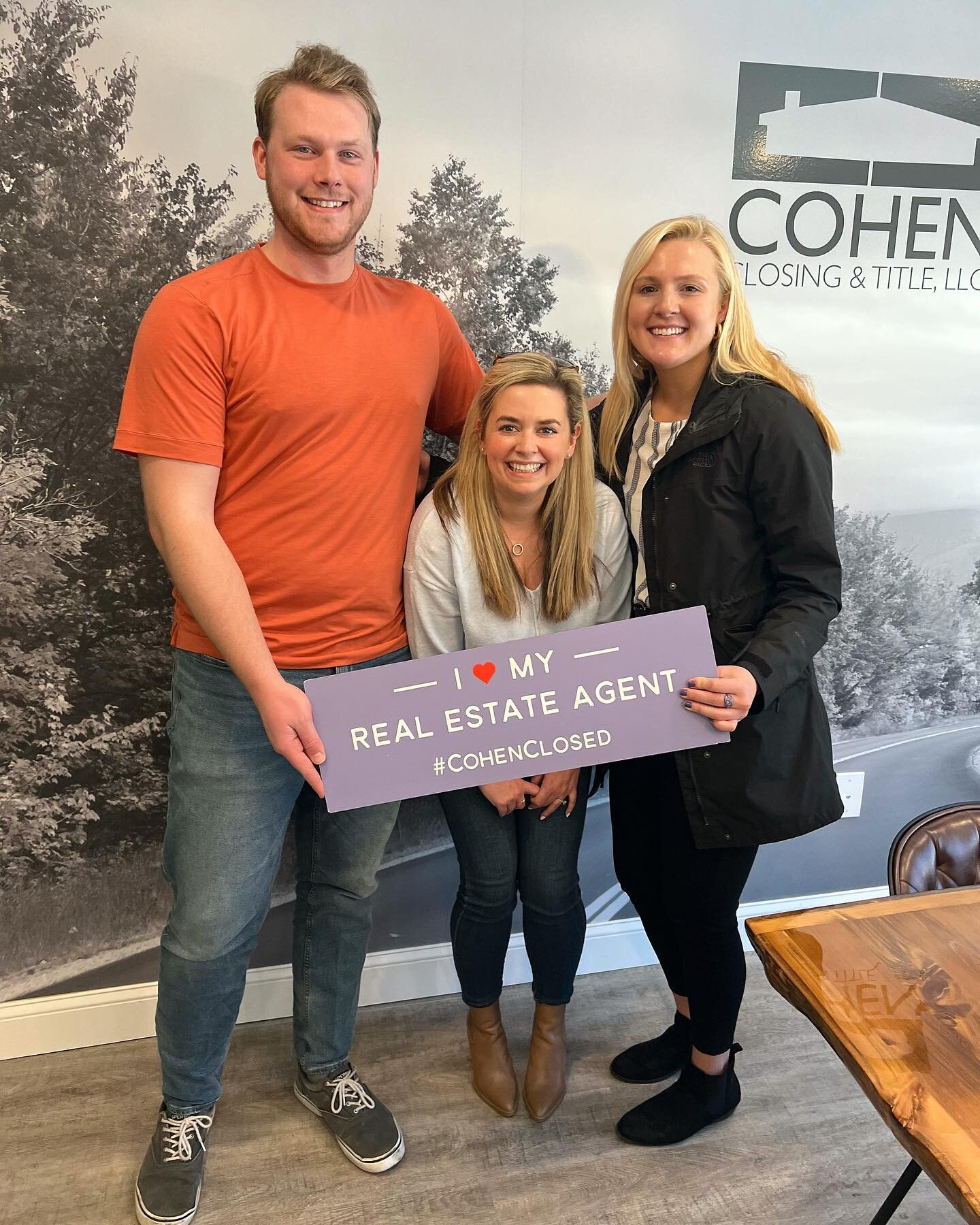 Closing Day Story 🎉

Back in January I received a DM from @annielafleur_ that she was ready to begin her first time homebuyer search!

We met up at a coffee shop for a consult on a Monday before heading out for a showing and were under contract by t