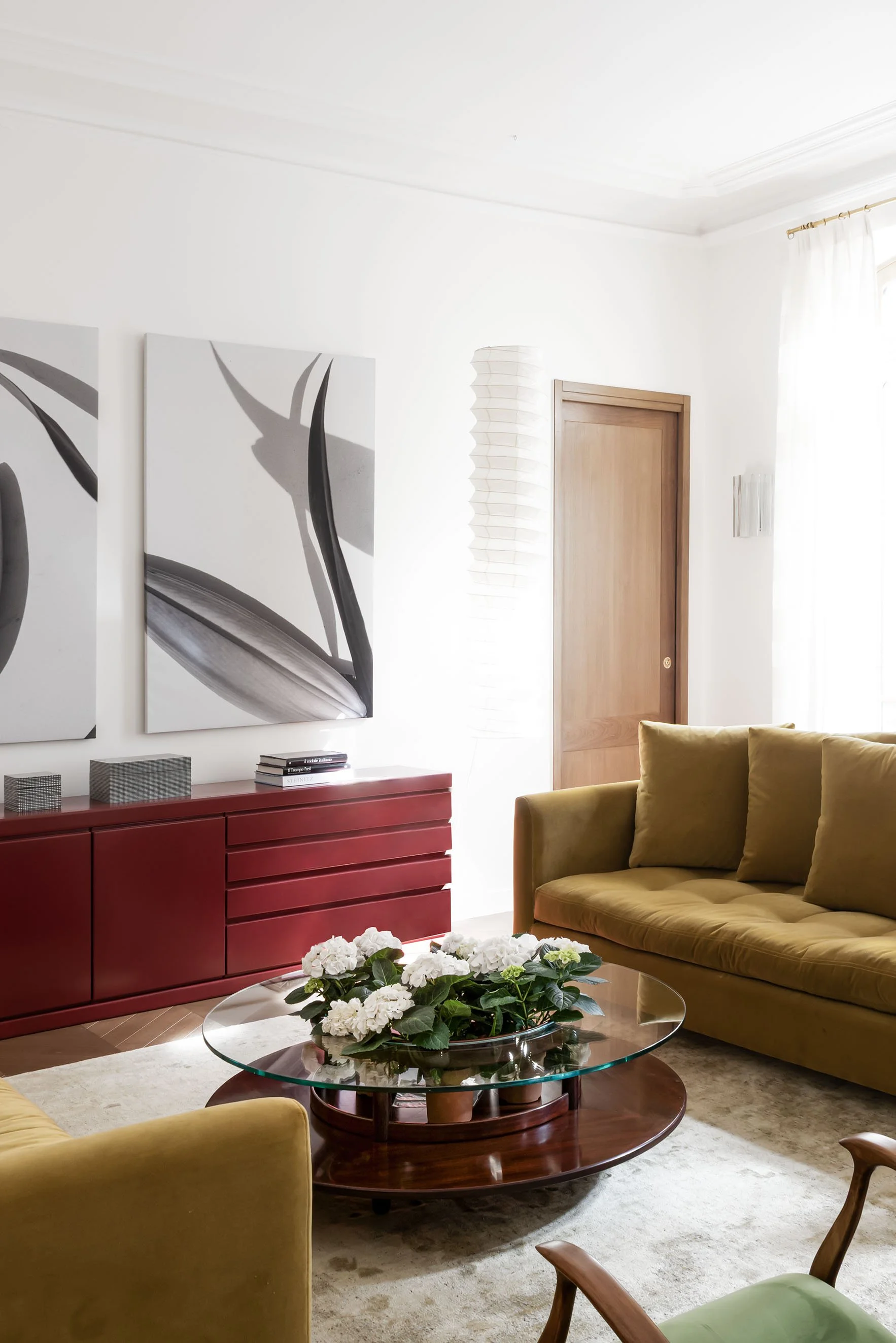 3- Paris Haussmannian building living room
