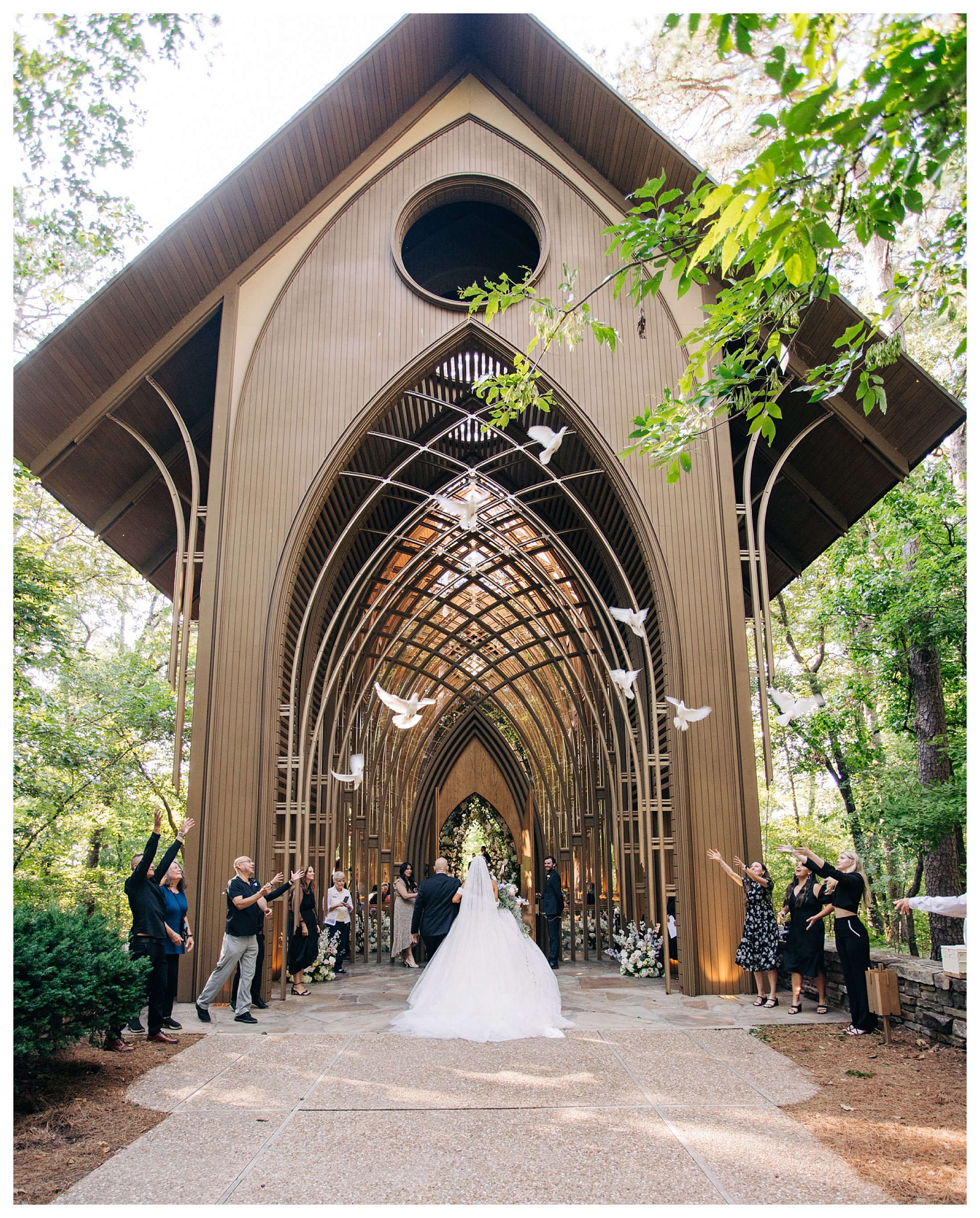 Crystal Bridges Wedding - The Villar Photo Co_0029.jpg