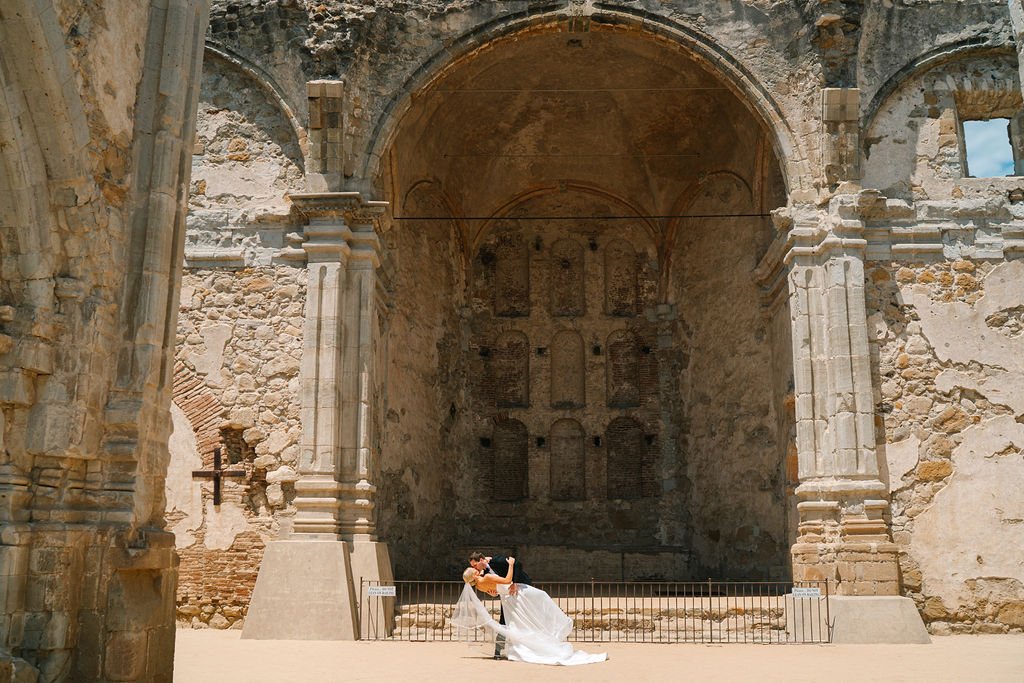 tuscan-wedding-at-serra-plaza-photographed-by-the-villar-photo-co, wedding-planning-by-bring-the-bubbly-events, florals-by-beautiful-savage-flowers, photos-at-mission-san-juan-capistrano