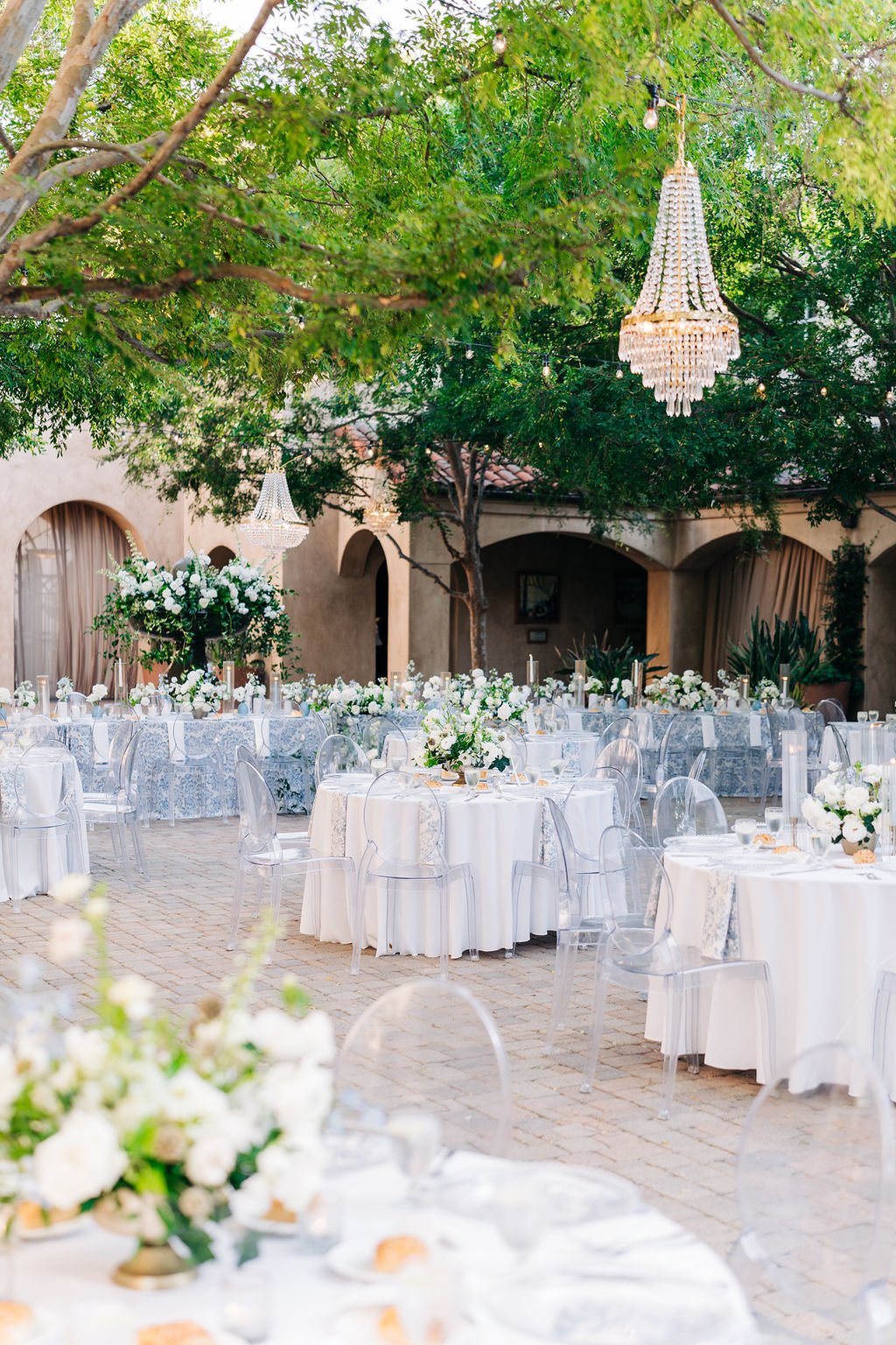 tuscan-wedding-at-serra-plaza-photographed-by-the-villar-photo-co, wedding-planning-by-bring-the-bubbly-events, florals-by-beautiful-savage-flowers