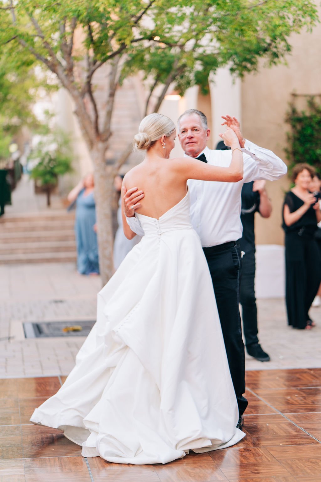 tuscan-wedding-at-serra-plaza-photographed-by-the-villar-photo-co, wedding-planning-by-bring-the-bubbly-events, florals-by-beautiful-savage-flowers