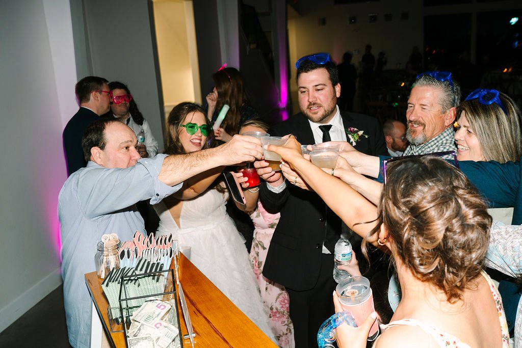 lexi-and-hayden-wedding-at-osage-house-photographed-by-the-villar-photo-co(83of93).jpg