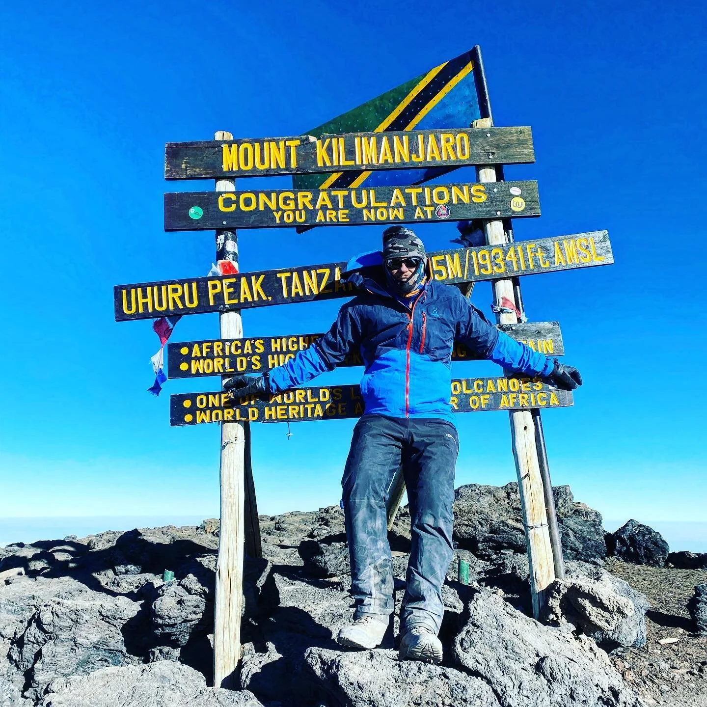 #killimanjaro🇹🇿 #uhurupeak5895m #top #trekking #action🤘
