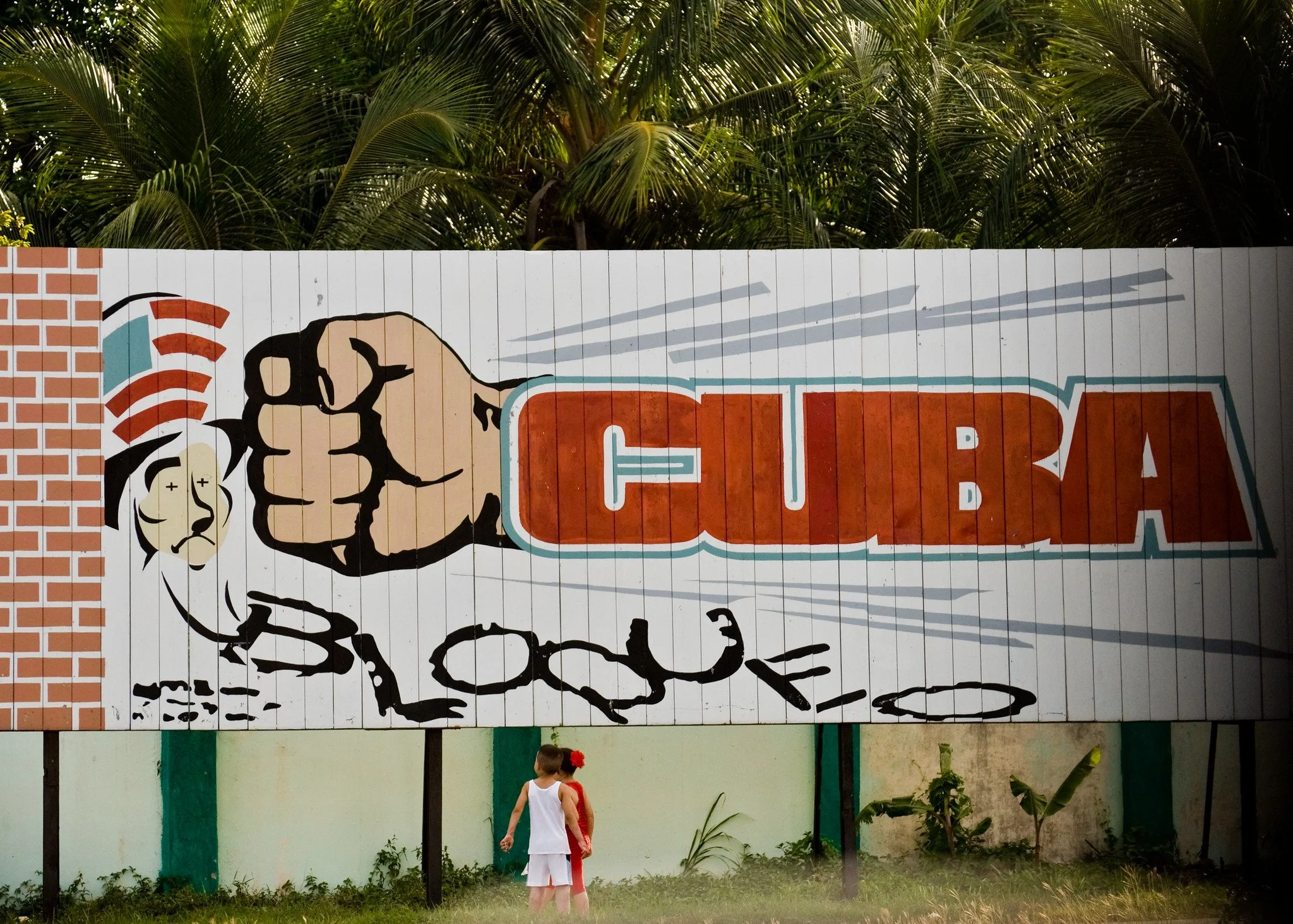 Messaging in Cuba can be found everywhere, sometimes subtle, sometimes not. © Brian Mosley

