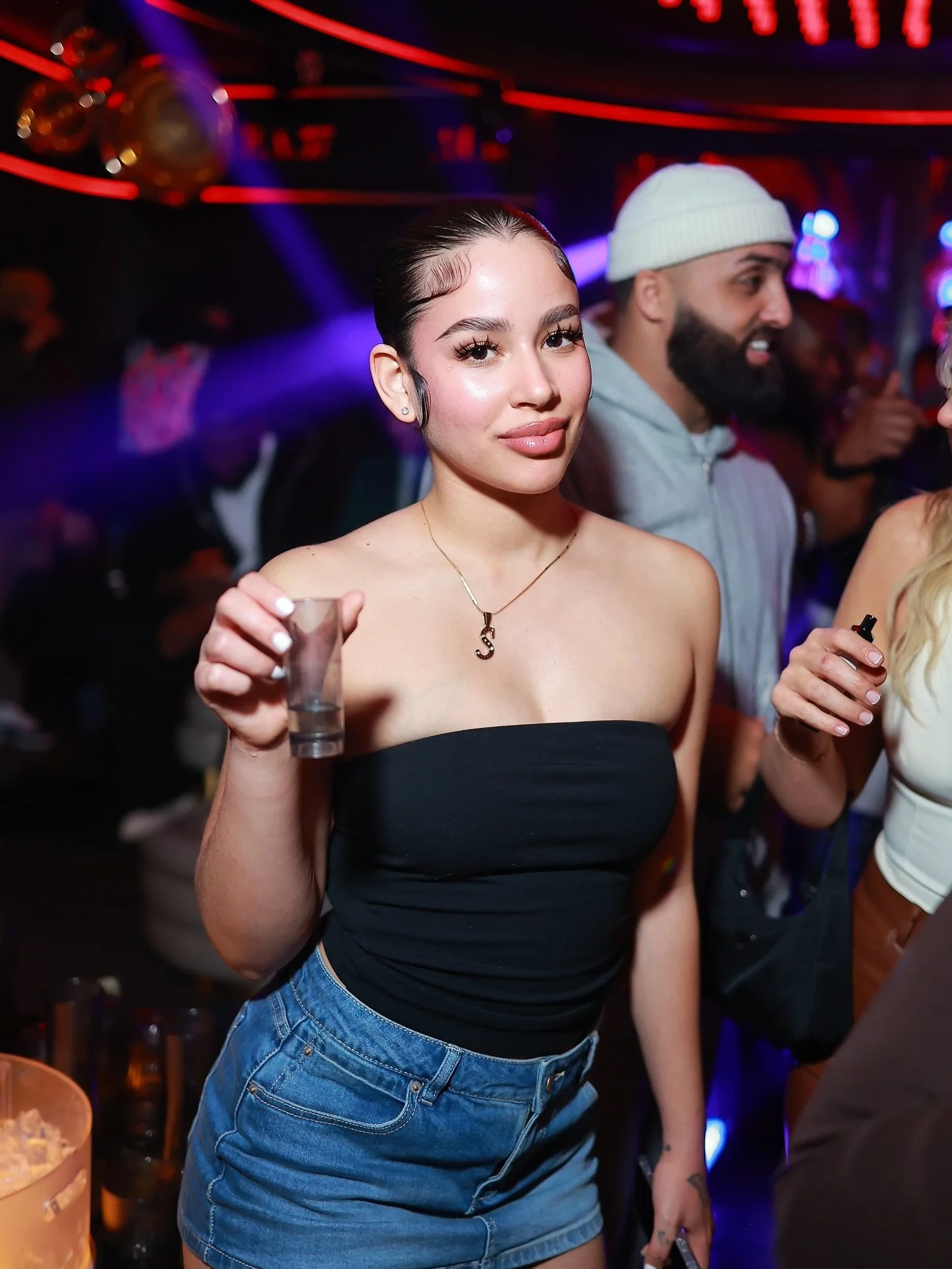 🎶 Vibes that make @thernbaura Saturdays unforgettable! ✨