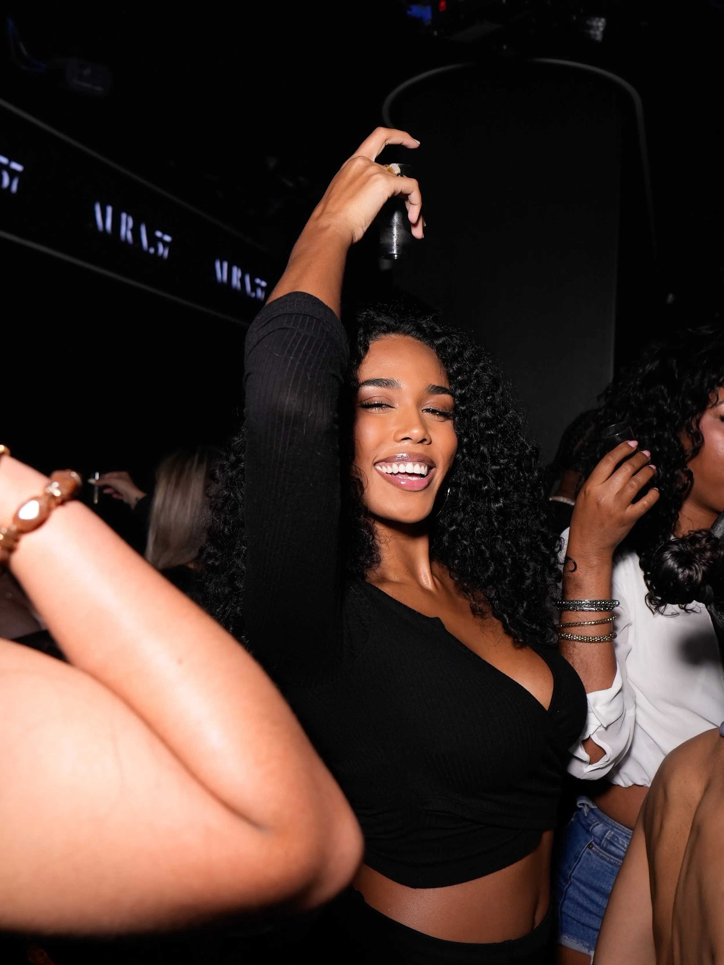Good music, good energy, the right people 🥂🖤